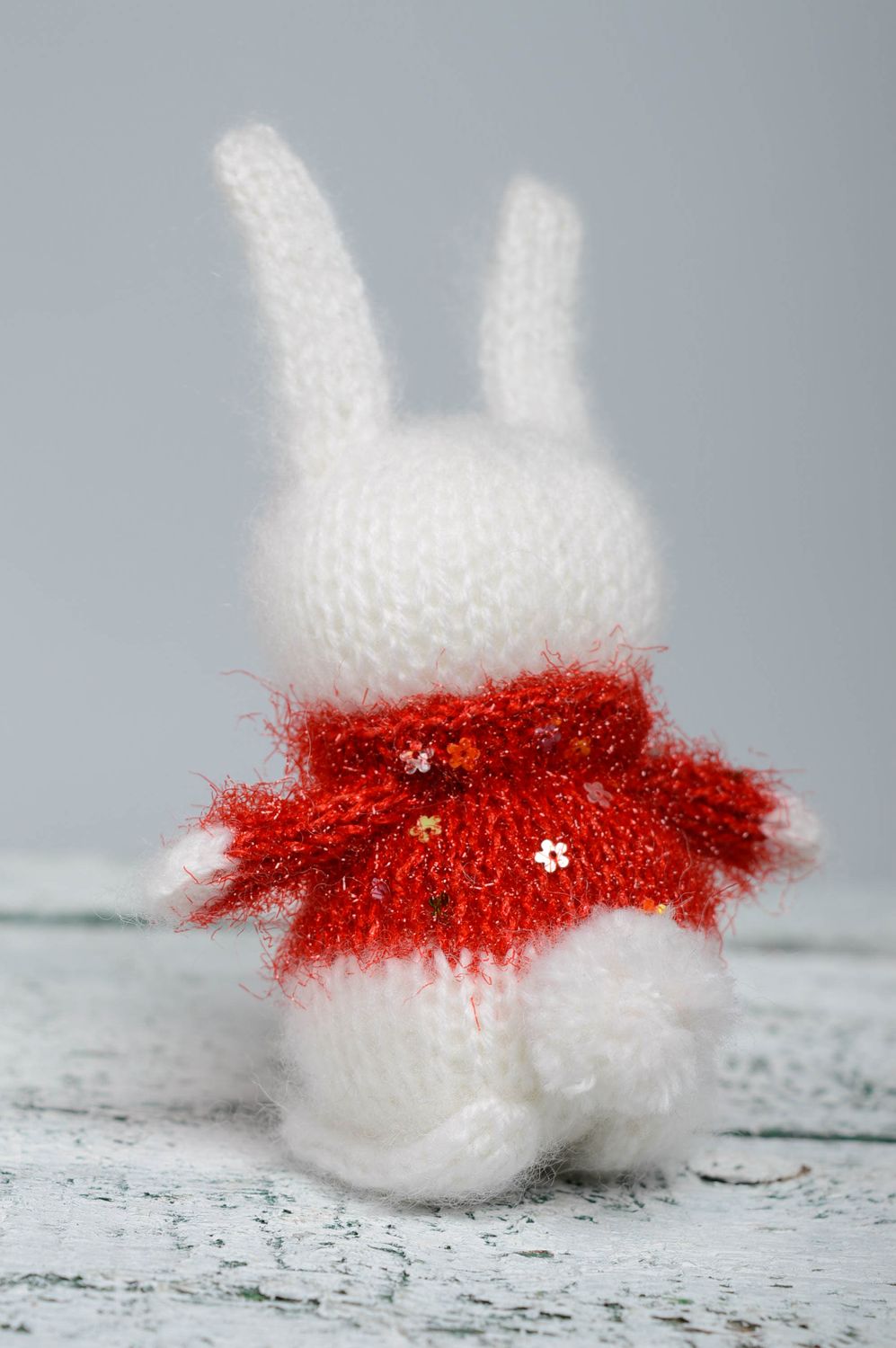 Peluche tricotée avec des aiguilles Lièvre blanc photo 5