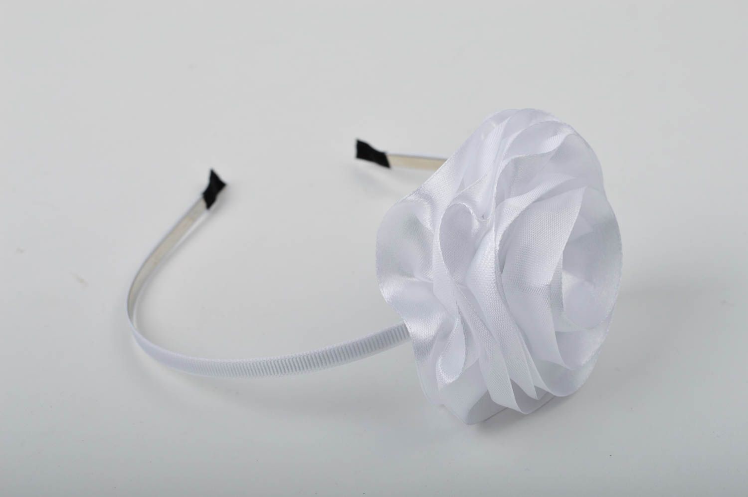 Serre-tête fleur Bijou fait main blanc Accessoire cheveux pour fillette photo 3