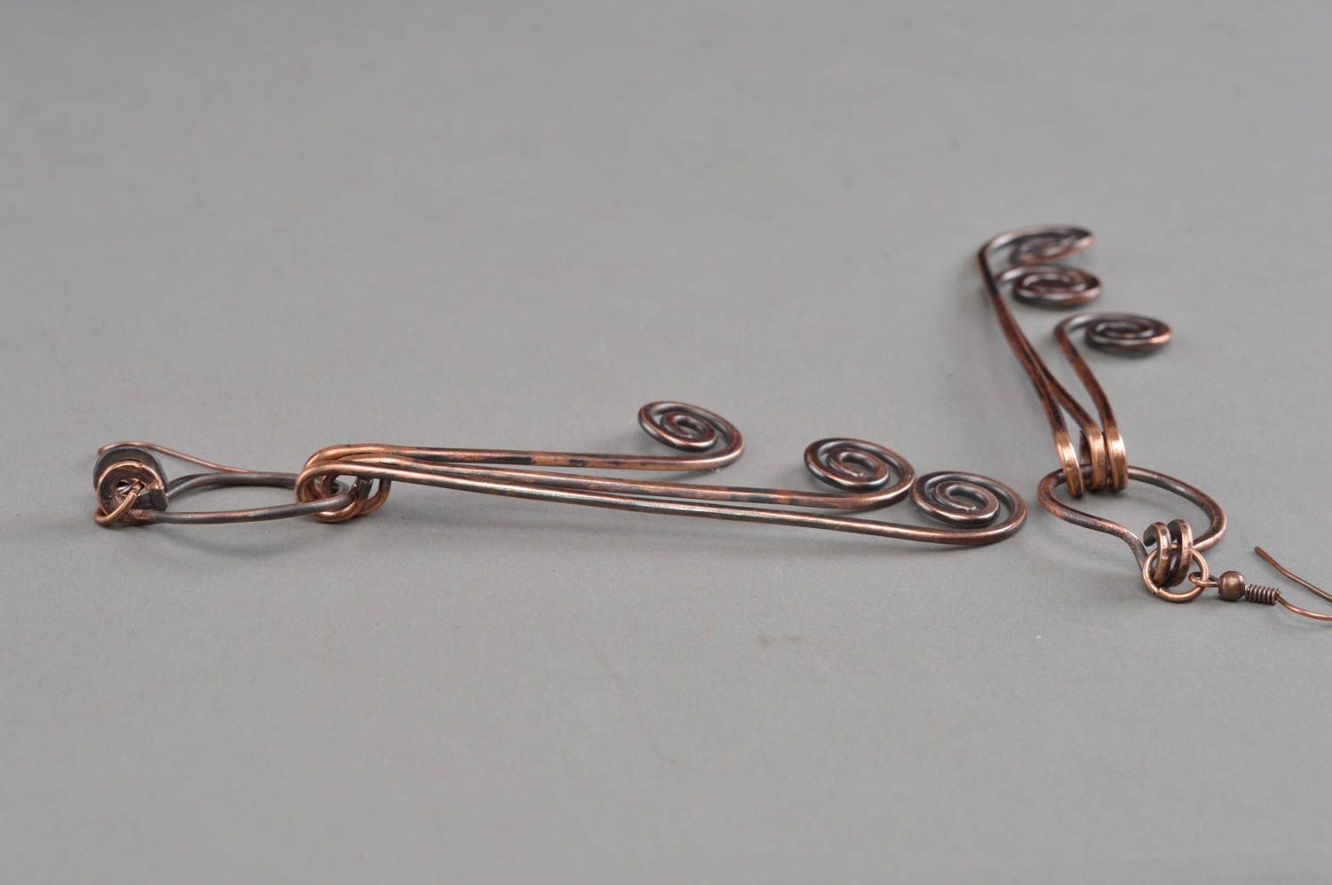 Schöne künstlerische handgemachte Ohrringe aus Kupfer in Heißschmieden Technik  foto 4