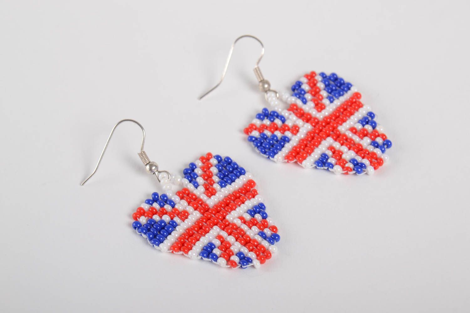 Серьги из бисера ручной работы плетеные с подвесками Британский флаг женские фото 3