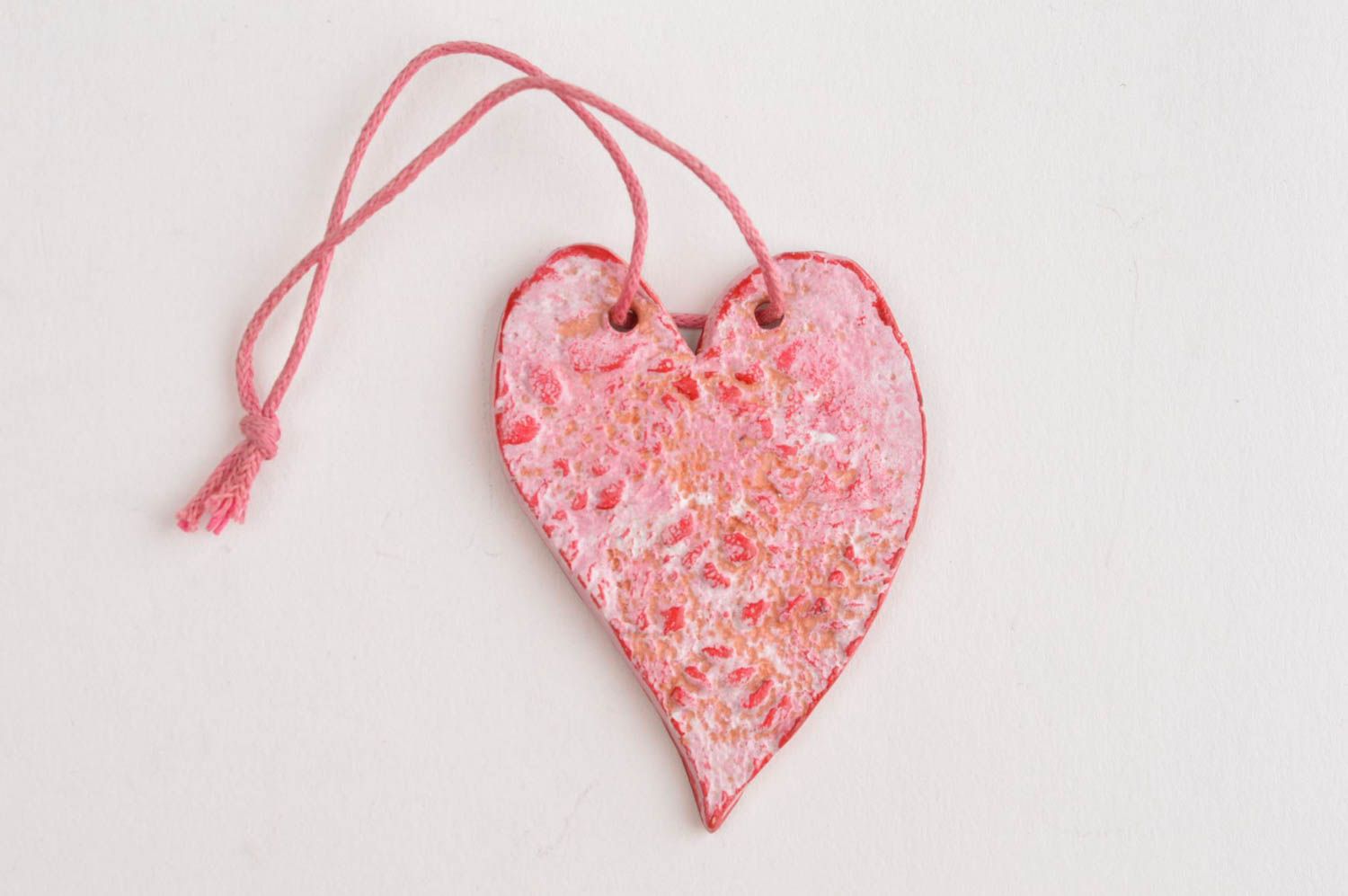 Фигурка из глины керамика ручной работы декор на стену красное сердце из глины фото 2