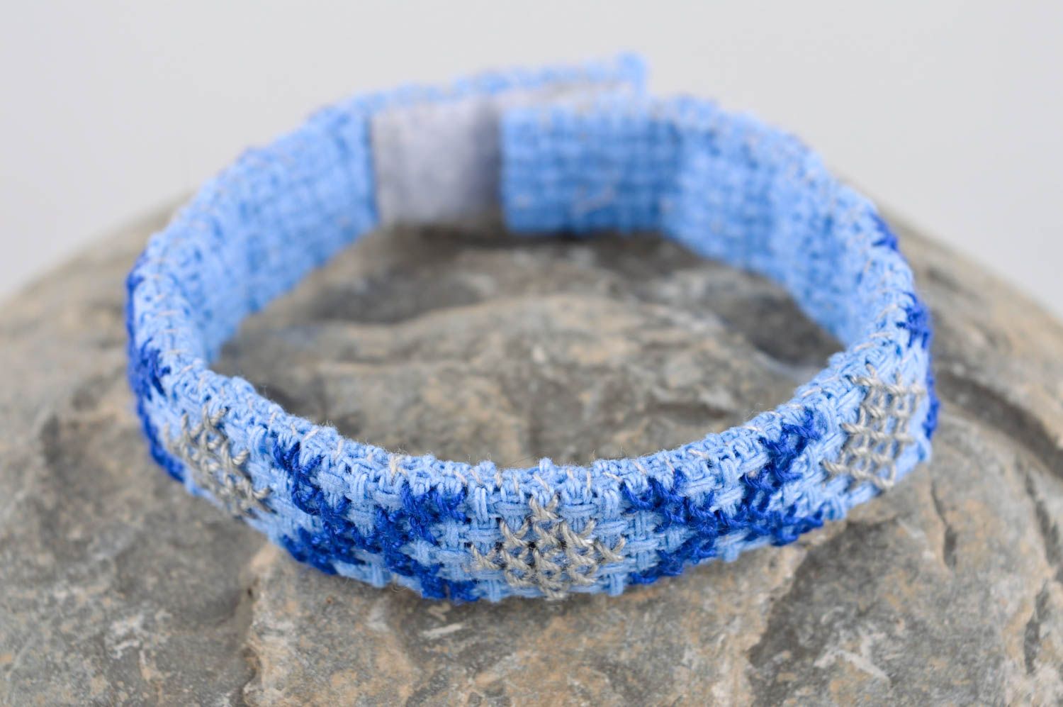 Bracelet brodé Bijou fait main textile fin bleu original Cadeau pour ado photo 1