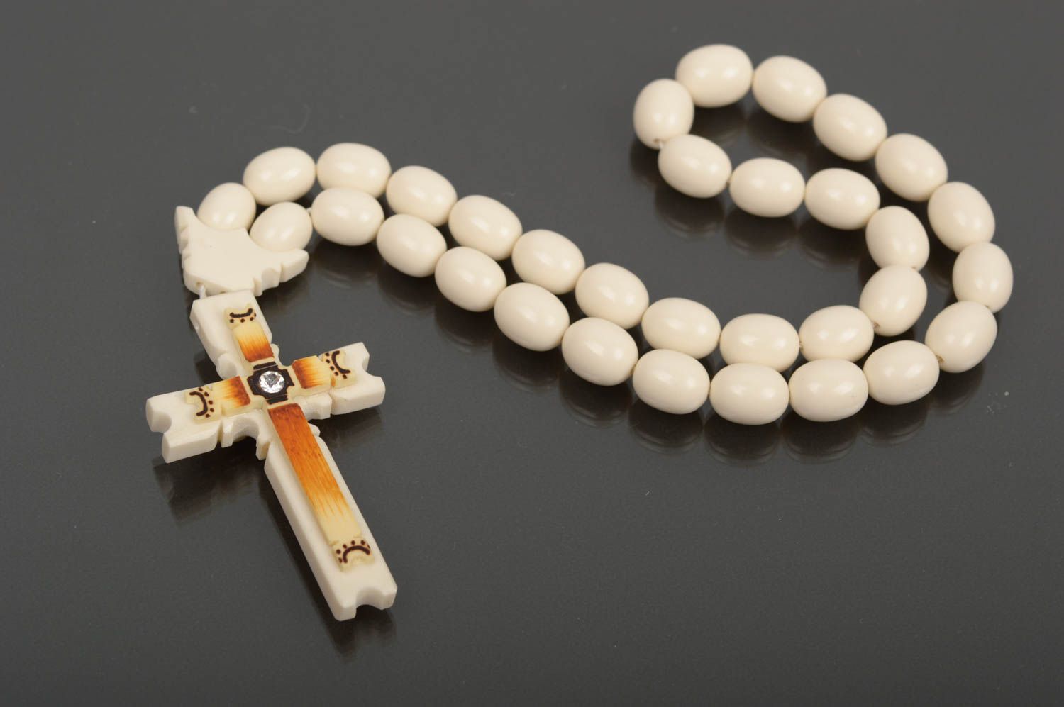 Chapelet fait main Bijou religieux blanc avec strass design Cadeau original photo 1