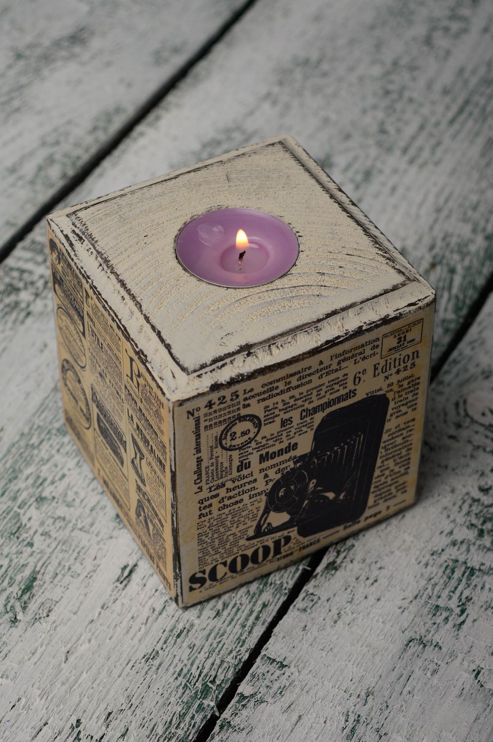 Handgemachter Kerzenhalter aus Holz Alte Zeitung foto 1