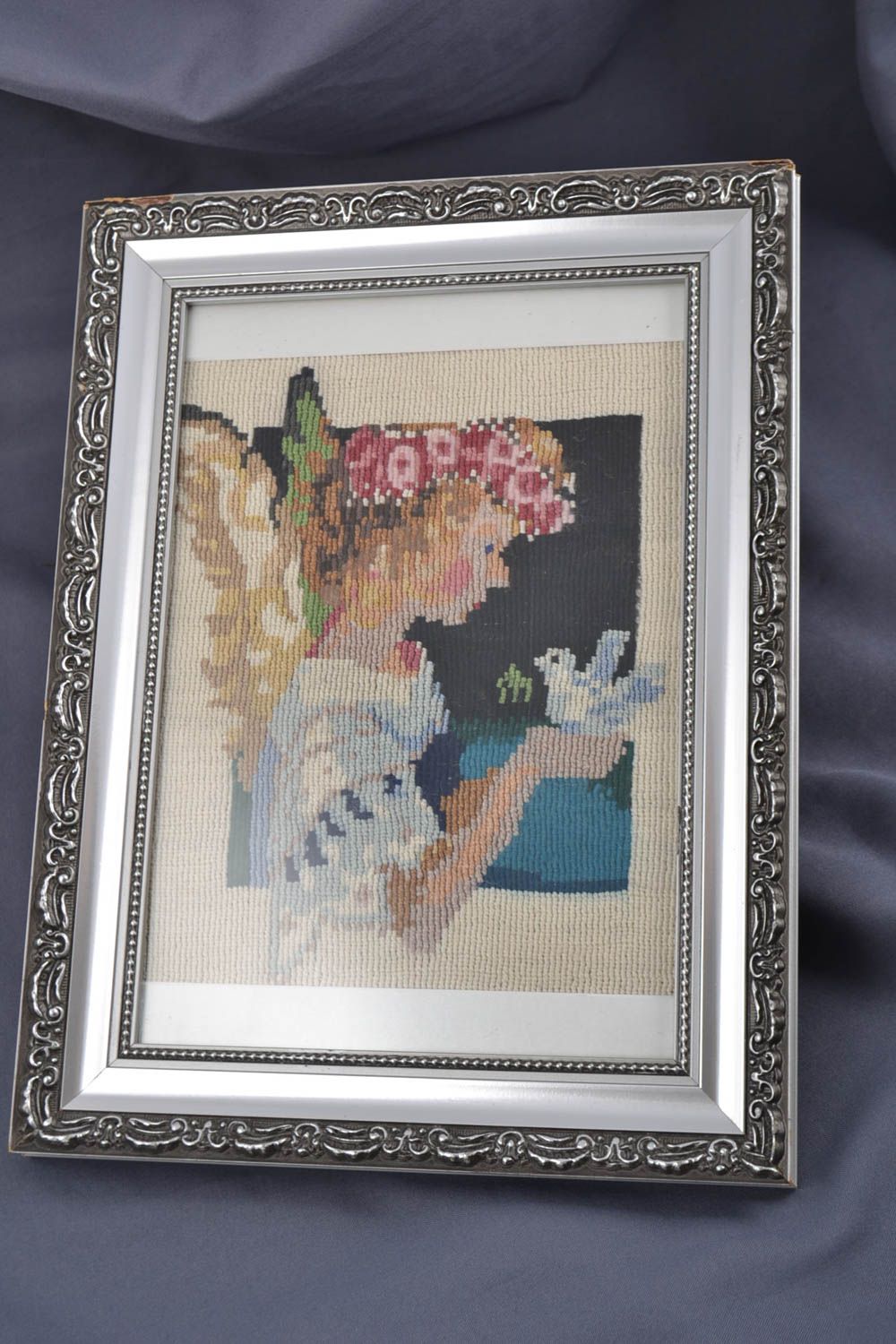 Картина в технике макраме в красивой раме ручной работы Ангел с голубем фото 1