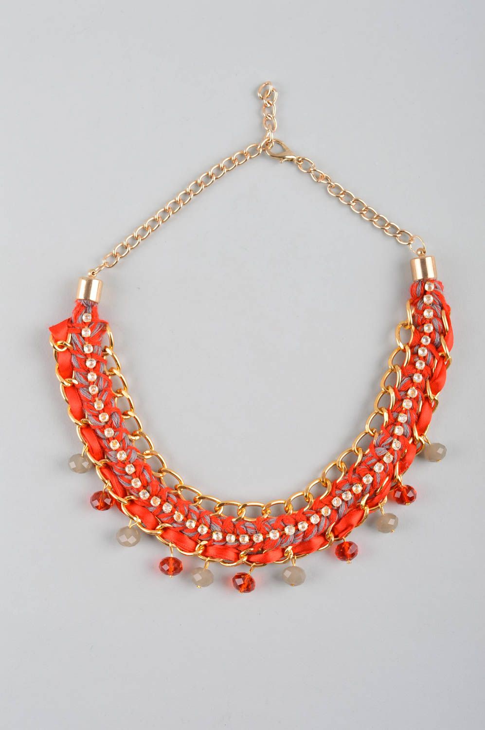 Collana arancione fatta a mano di filati e perline accessorio originale
 foto 2