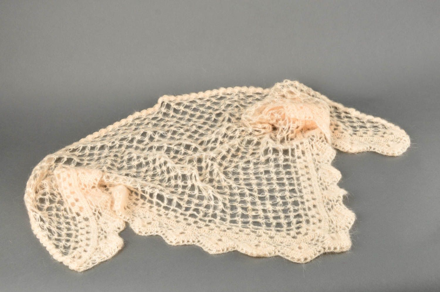 Chal hecho a mano de lana abeige ccesorio para mujeres regalo original foto 2