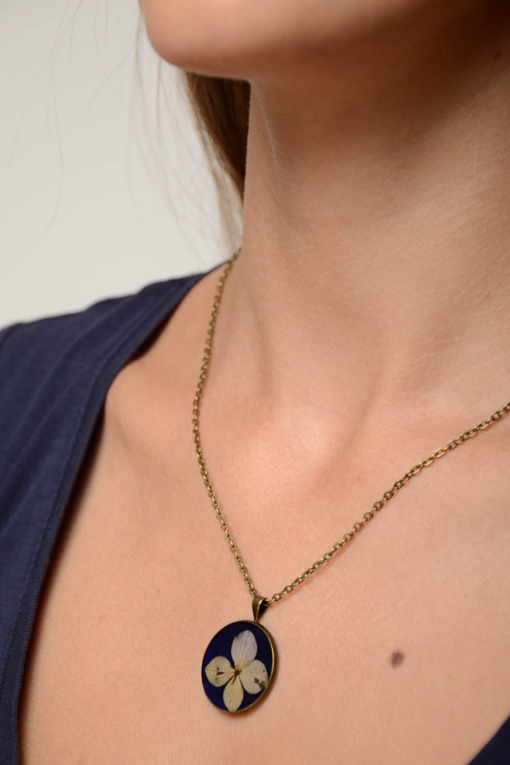 Small handmade designer round neck pendant with epoxy coating blue photo 2