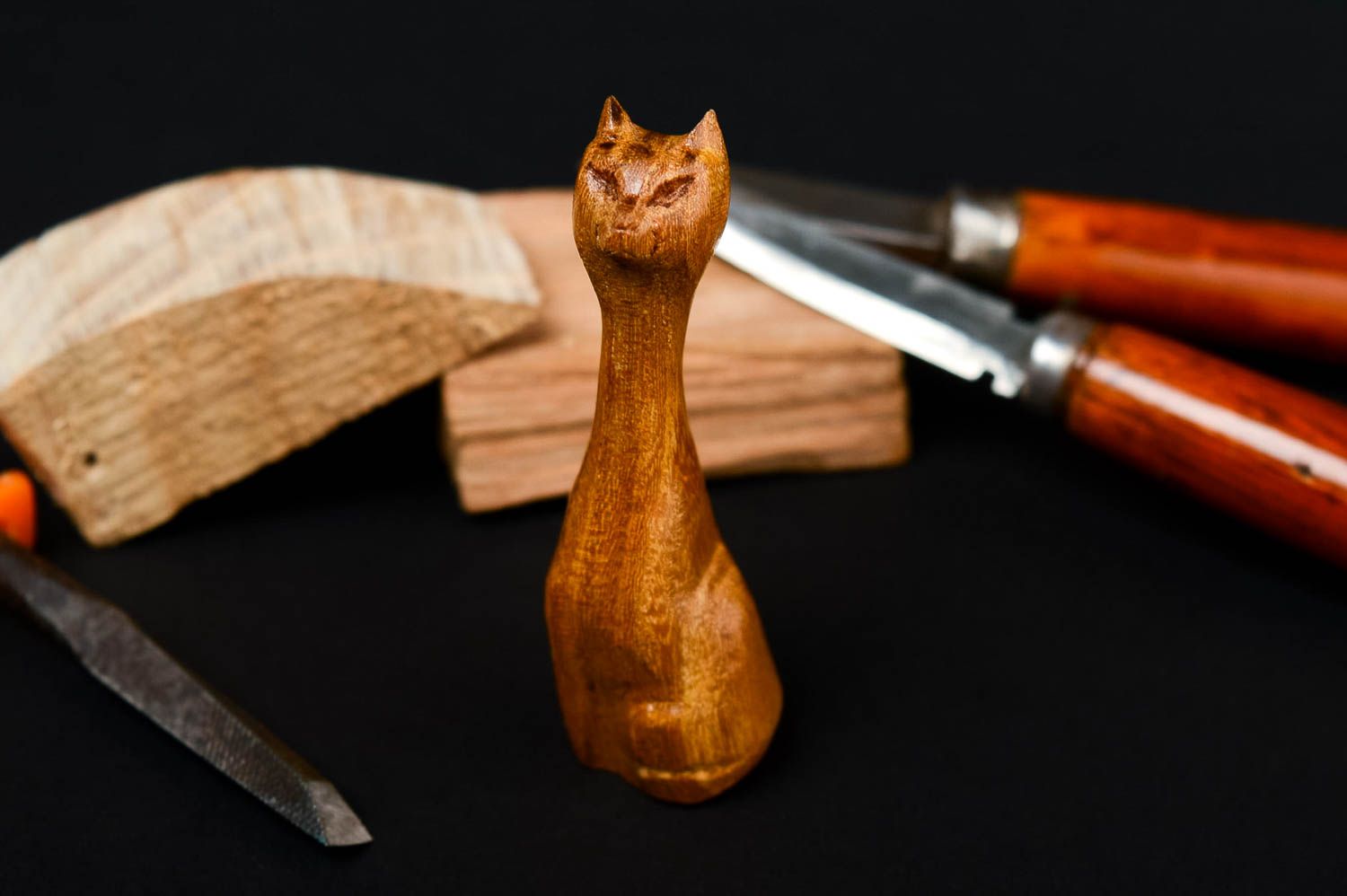 Figur aus Holz handmade Tisch Deko Öko Spielzeug geschnitzte Holzfigur Katze foto 1