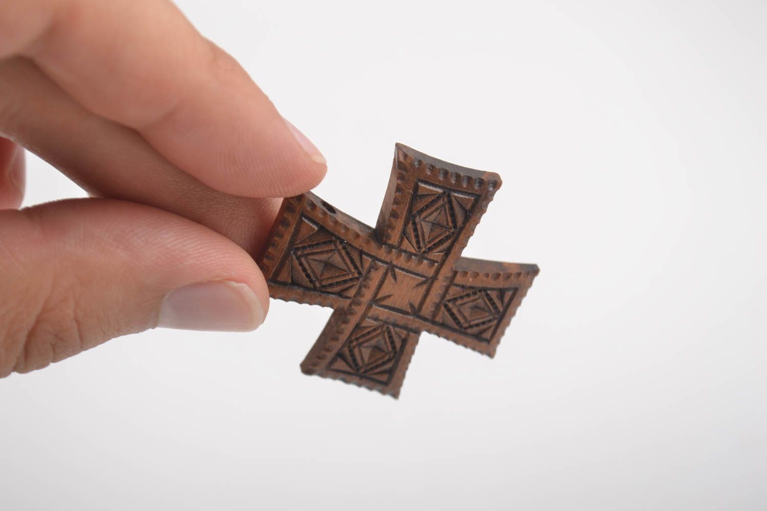 Крест ручной работы нательный крестик деревянный крестик небольшой резной фото 5