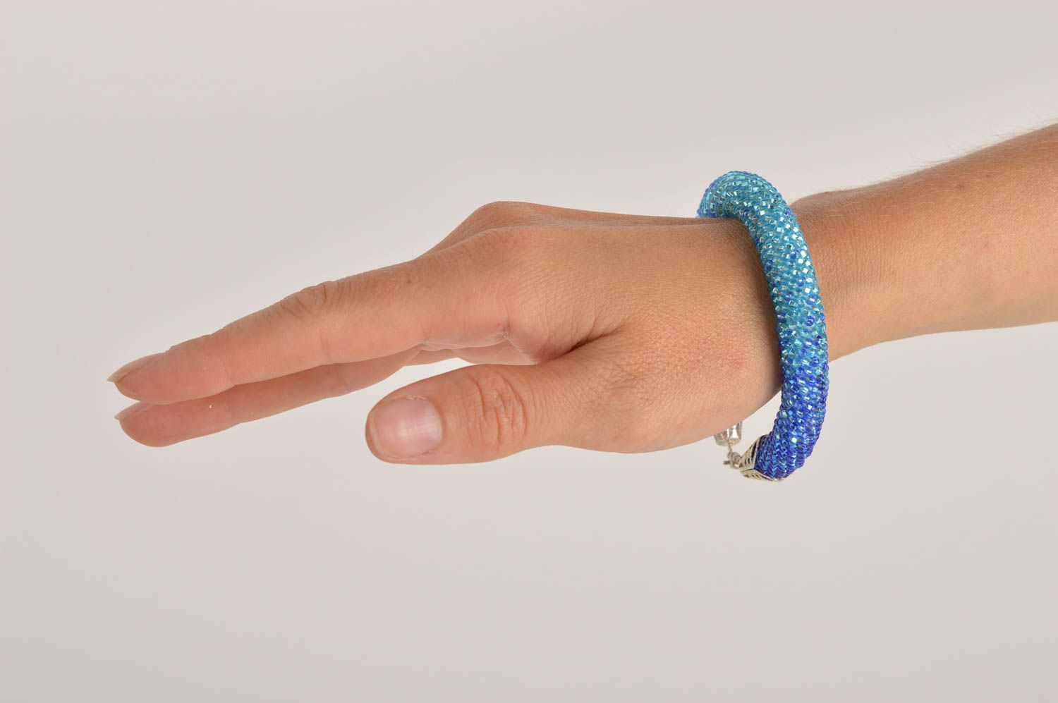 Bracelet perles de rocaille Bijou fait main bleu design intéressant Cadeau femme photo 5