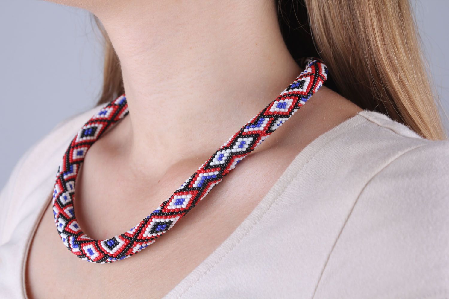 Beaded cord necklace with pattern photo 5
