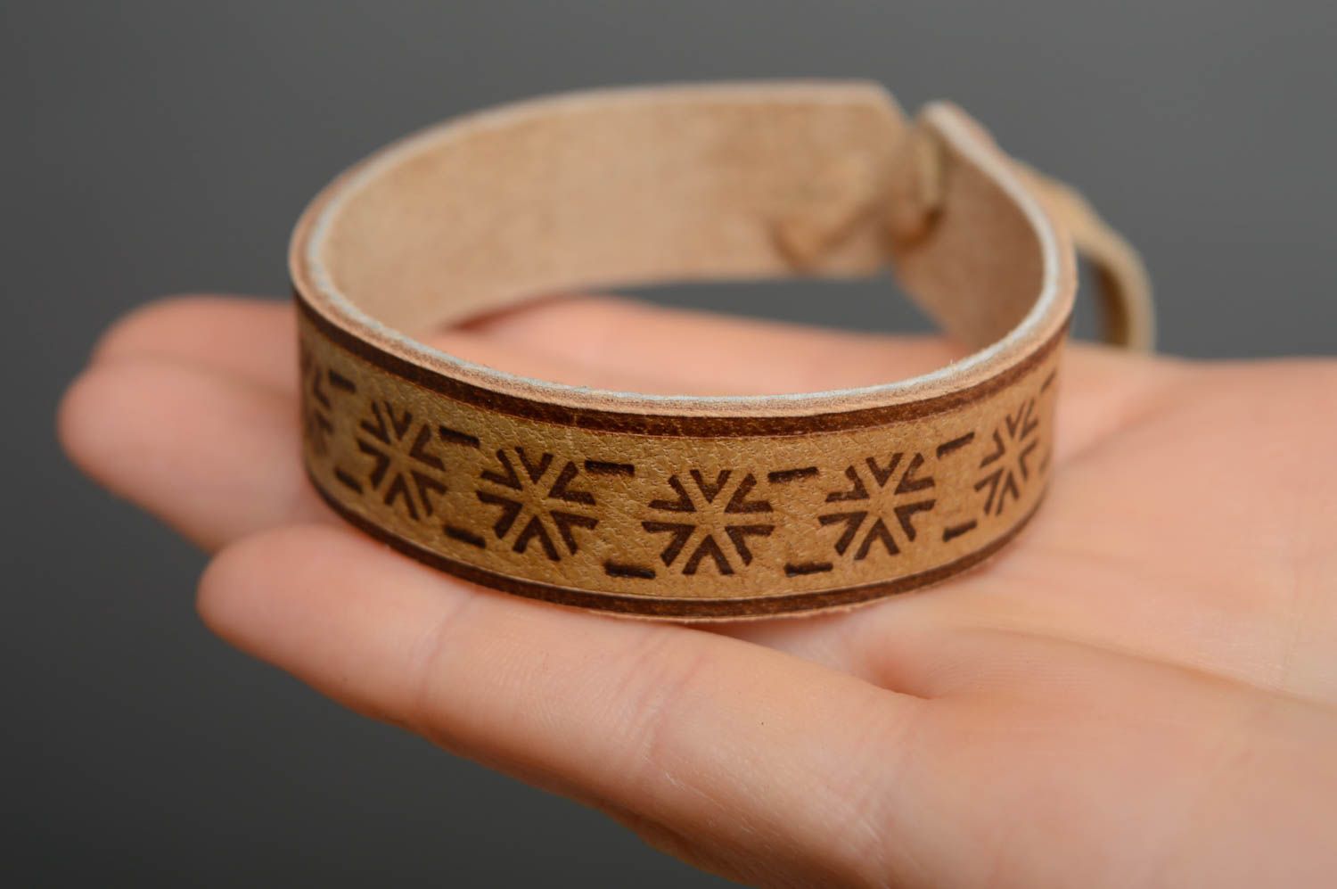 Light leather bracelet with pyrography photo 4
