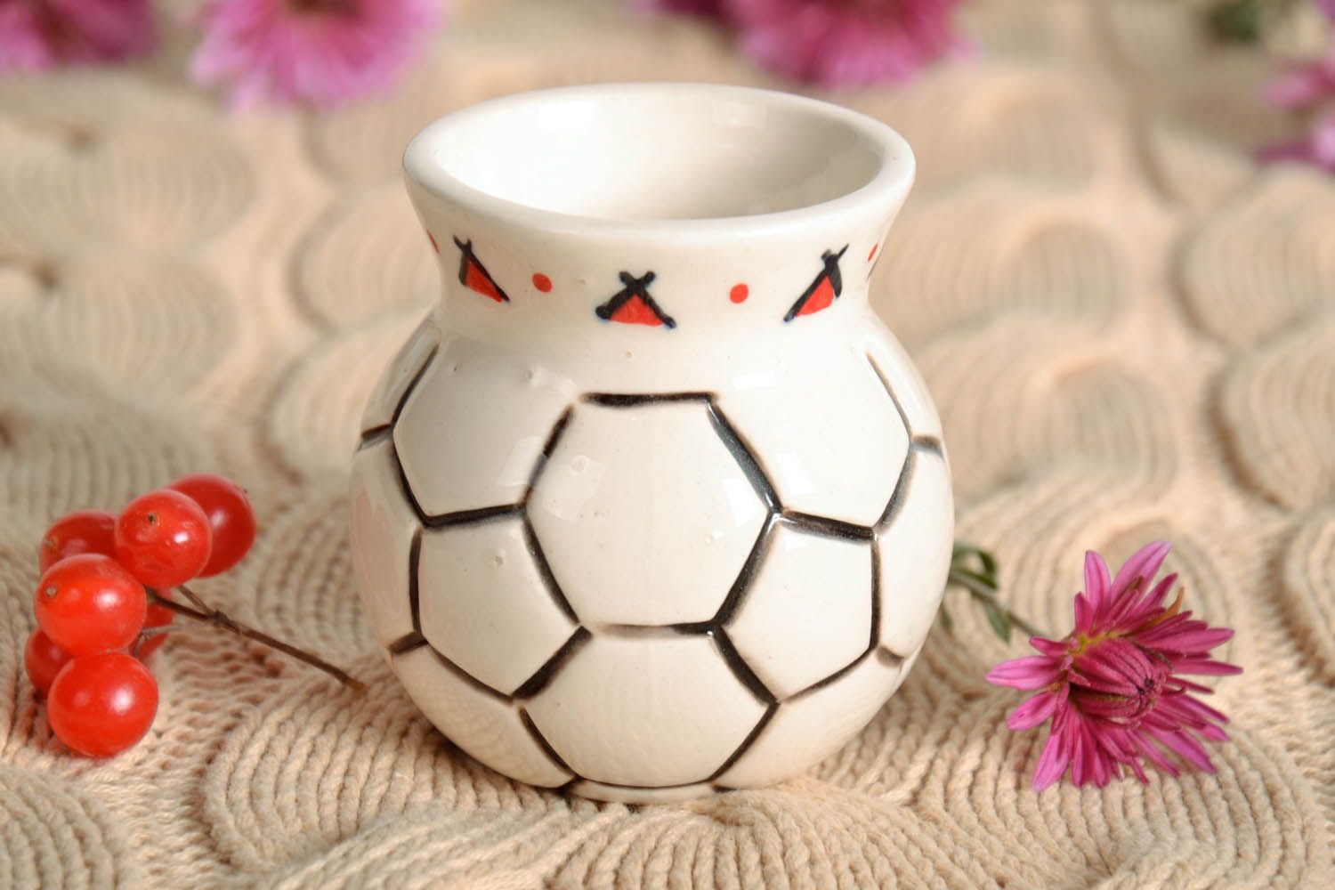 3-inch ceramic vase in the shape of soccer ball 0,26 lb photo 1