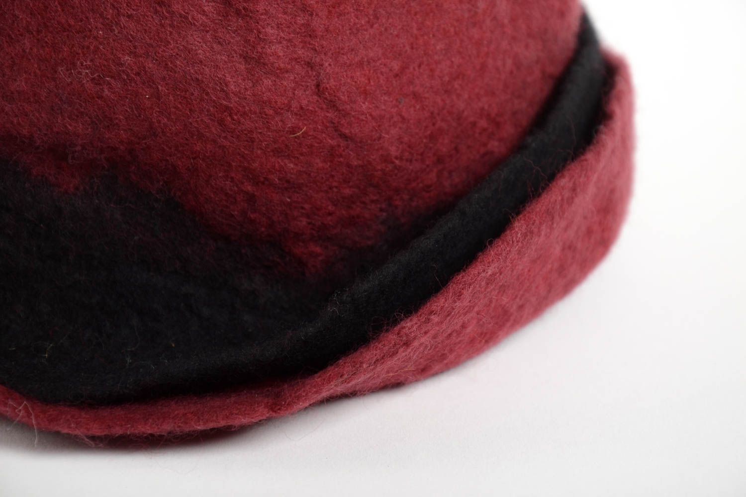 Шапка ручной работы бордовая зимняя шапка оригинальная женская шапка из шерсти фото 5