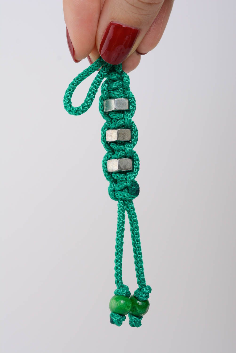 Porte-clés tressé en macramé vert avec écrous inox accessoire original fait main photo 3