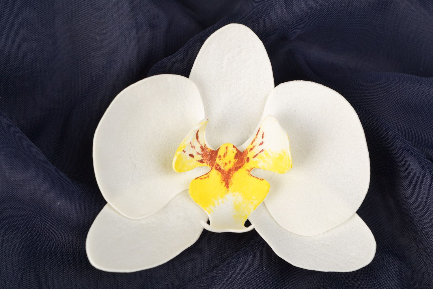 Pinza con flor para el pelo hecha a mano de goma eva Orquídea foto 1