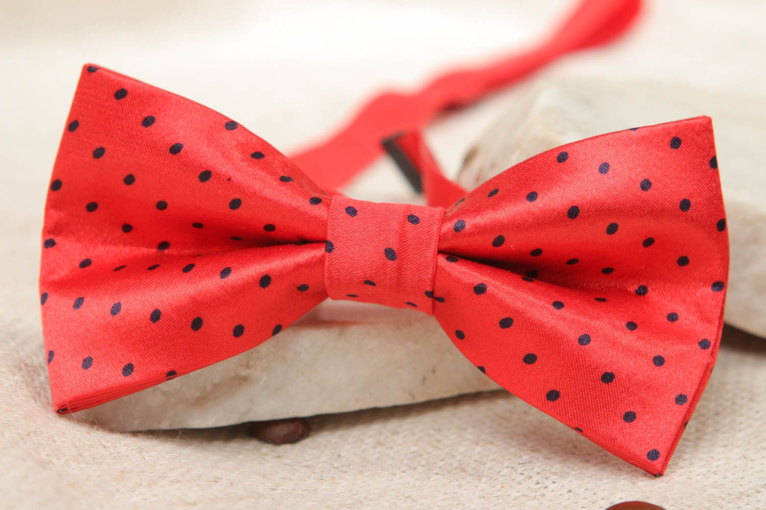Red polka dot satin fabric bow tie photo 5