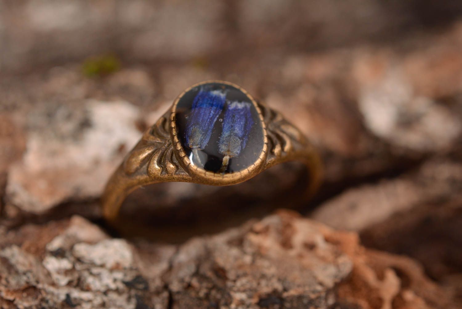 Оригинальное кольцо ручной работы женское кольцо украшение из эпоксидной смолы фото 3