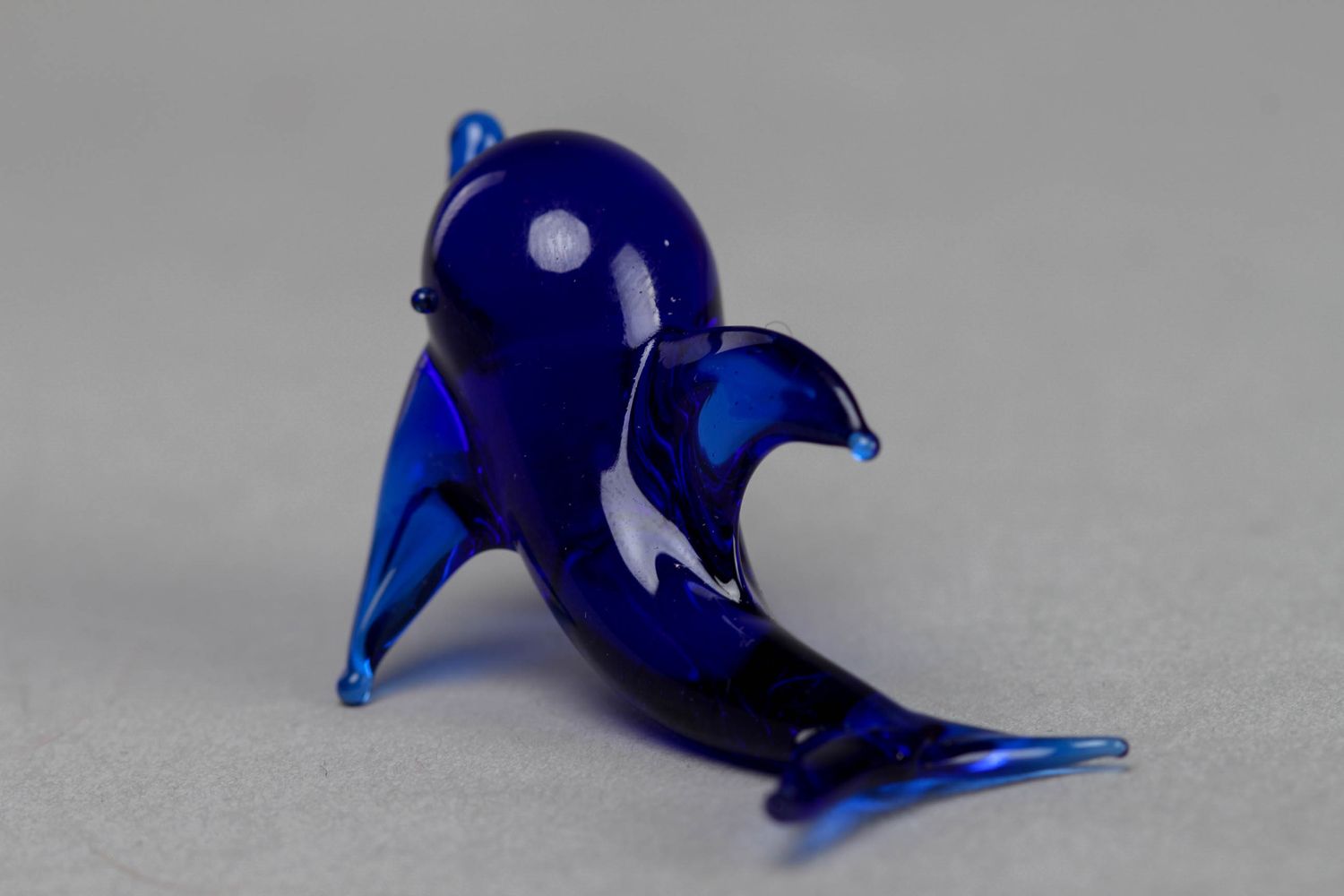 Фигурка дельфина синяя стеклянная ручная работа  фото 2