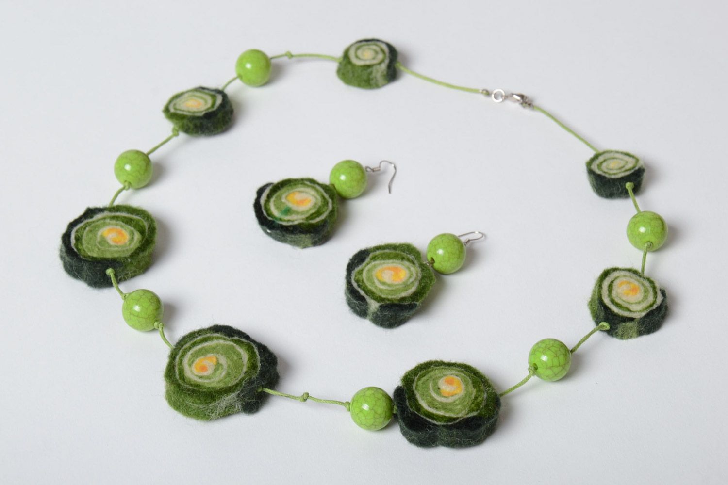 Handmade set of wool jewelry made using the technique of felting green necklace and earrings photo 2