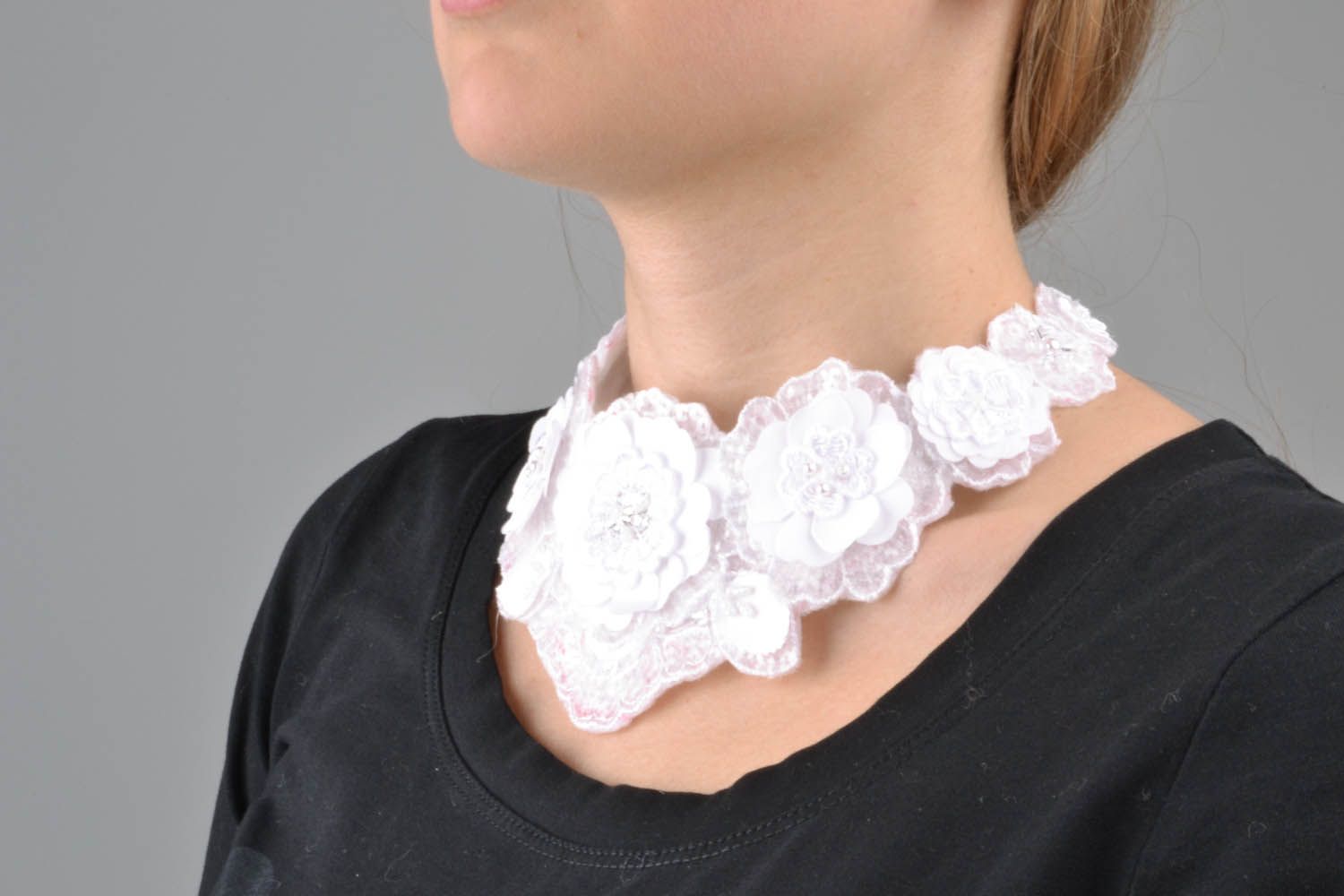 Collar made of lace and beads photo 1