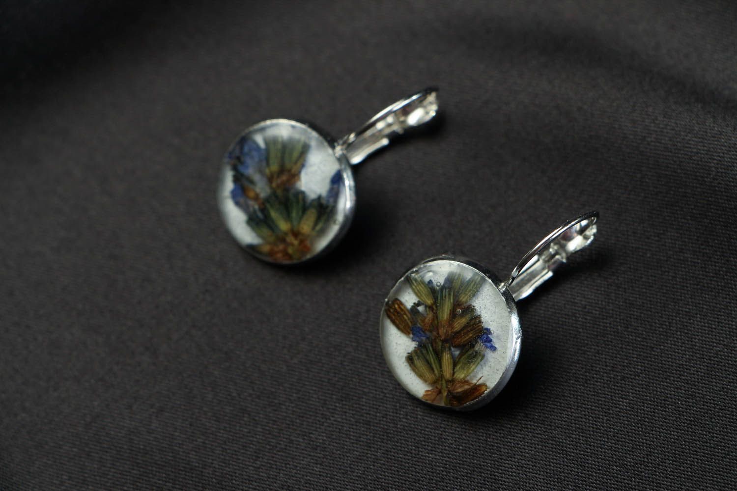 Earrings with lavender in the epoxy resin photo 1