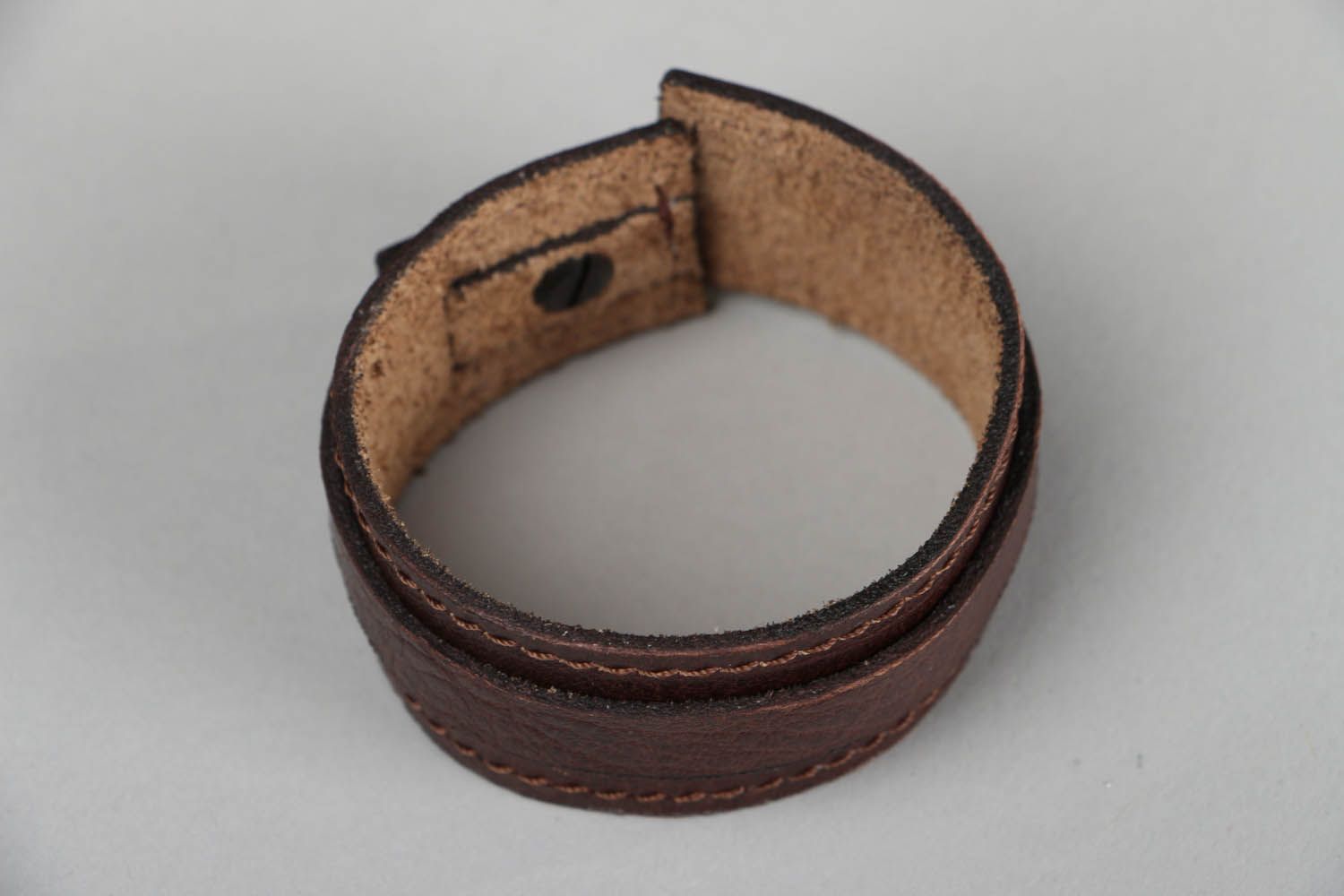 Bracelet en cuir fait main brun photo 3