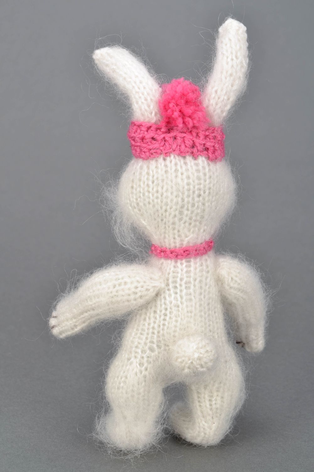 Мягкая вязаная игрушка ручной работы Белый кролик фото 4