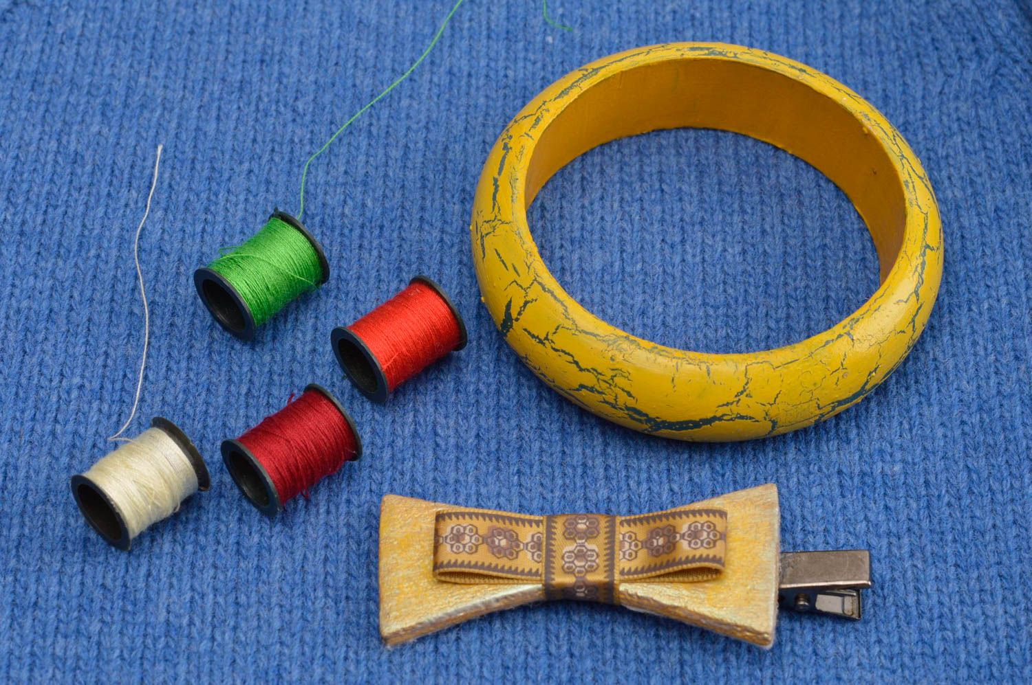 Handmade wooden wrist bracelet plastic hair clip hair bow artisan jewelry set photo 1