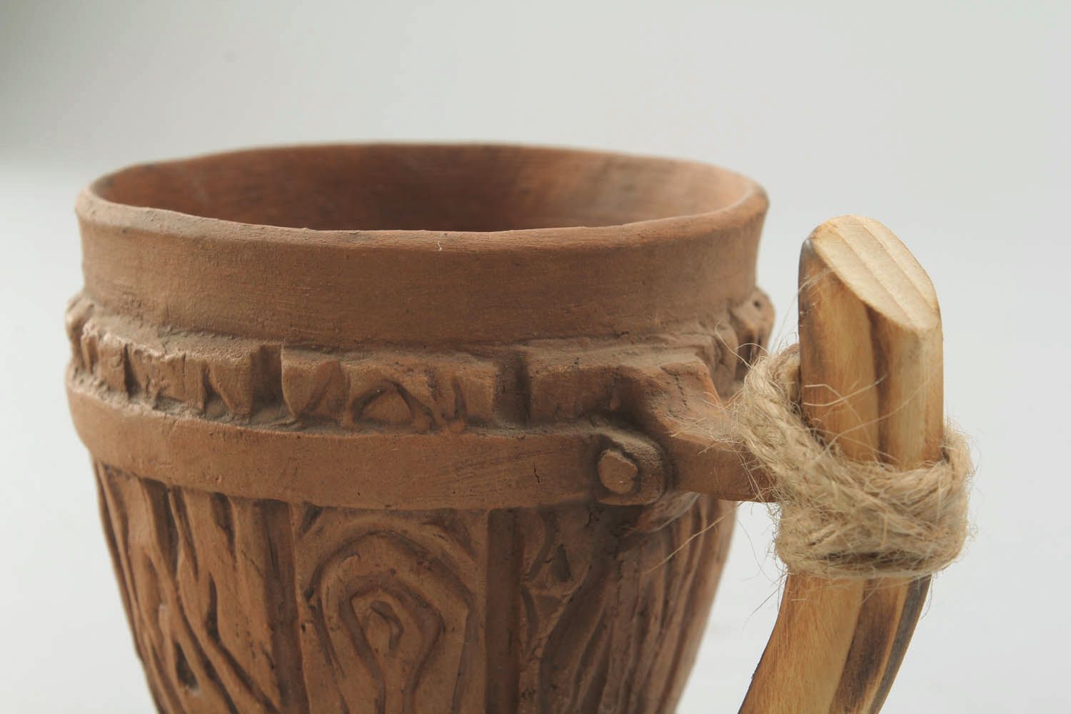 Clay not glazed lead-free cup with fake wood pattern and wide handle  photo 4