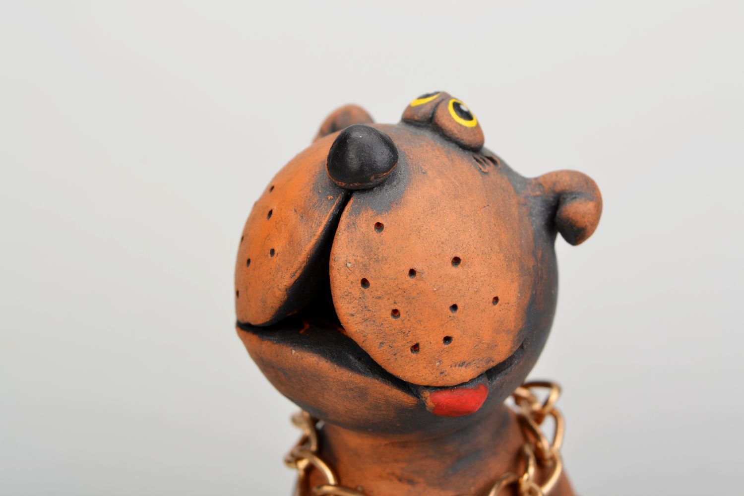 Estatueta artesanal Bulldog de argila natural  foto 5