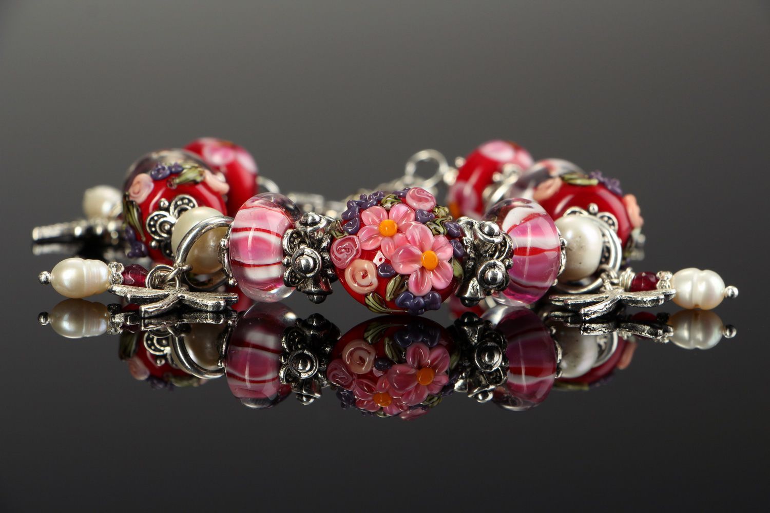 Bracelet made from glass and pearls photo 1