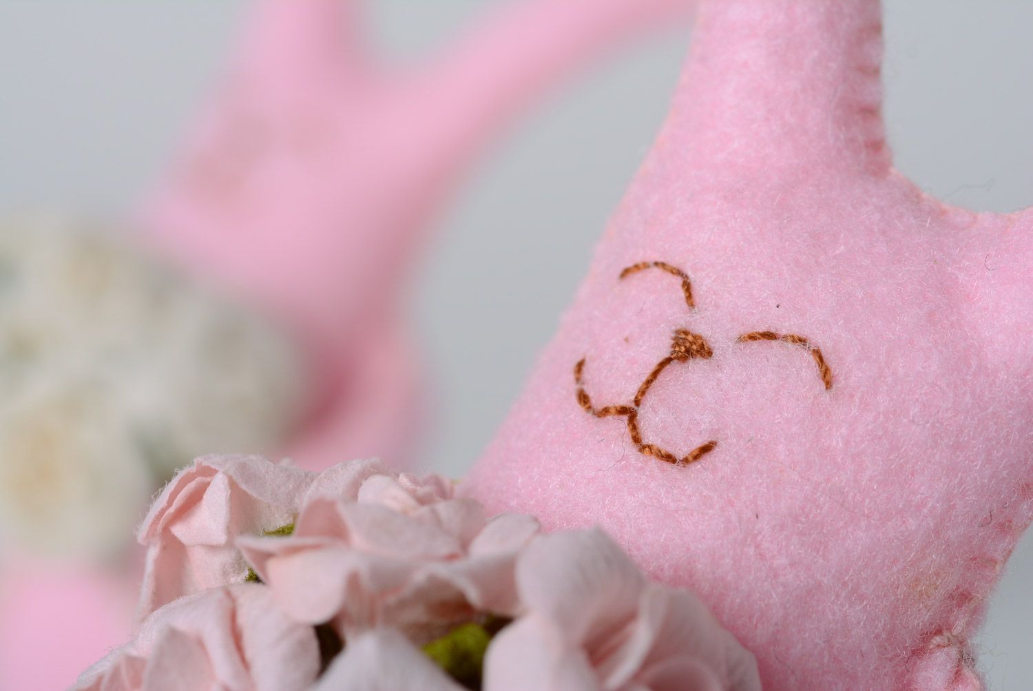 Juguetes de peluche artesanales liebres rosadas conjunto de 2 piezas foto 3