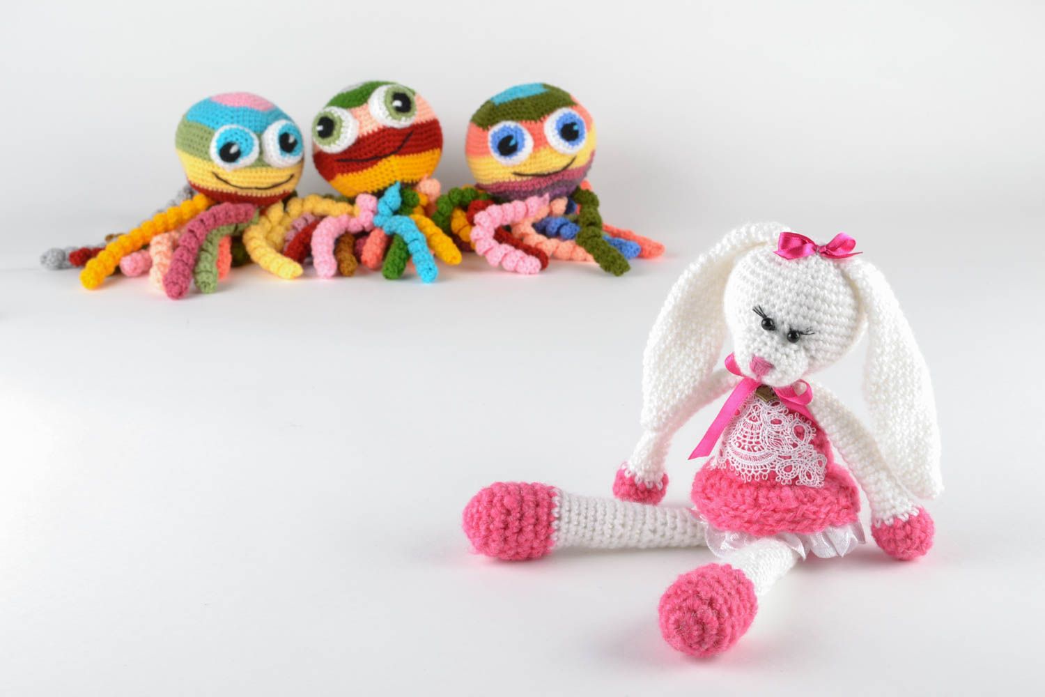 Giocattolo a maglia fatto a mano pupazzo da bambini a forma di lepre carina foto 1