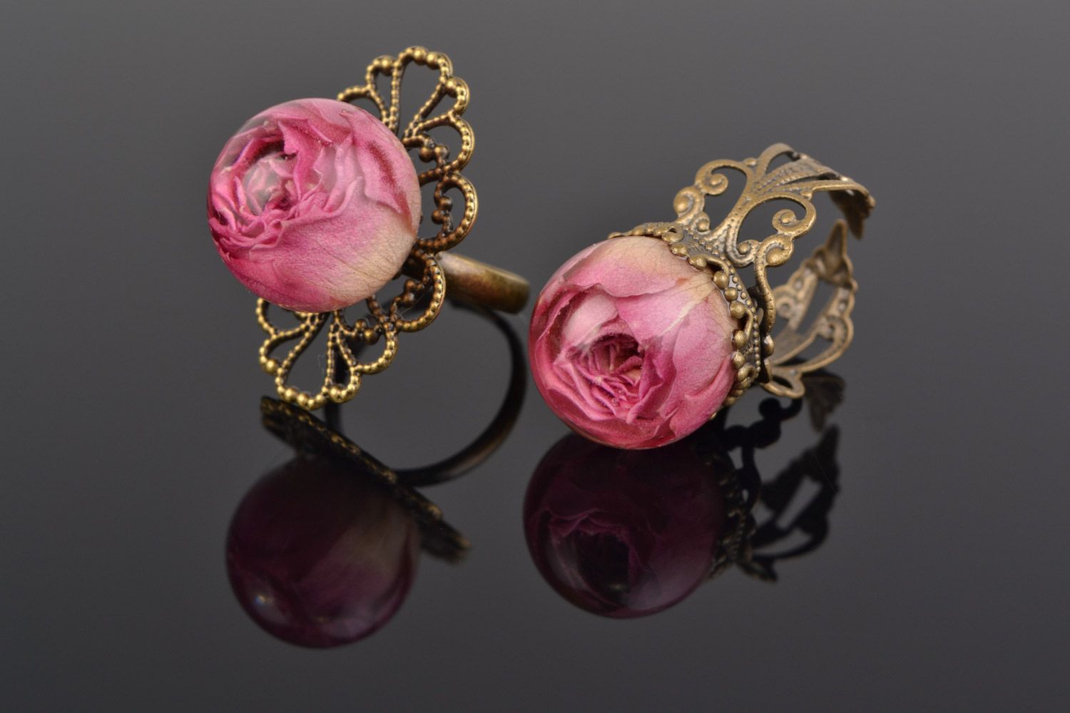 Set of 2 handmade rings with lacy metal basis and flowers in epoxy resin photo 1