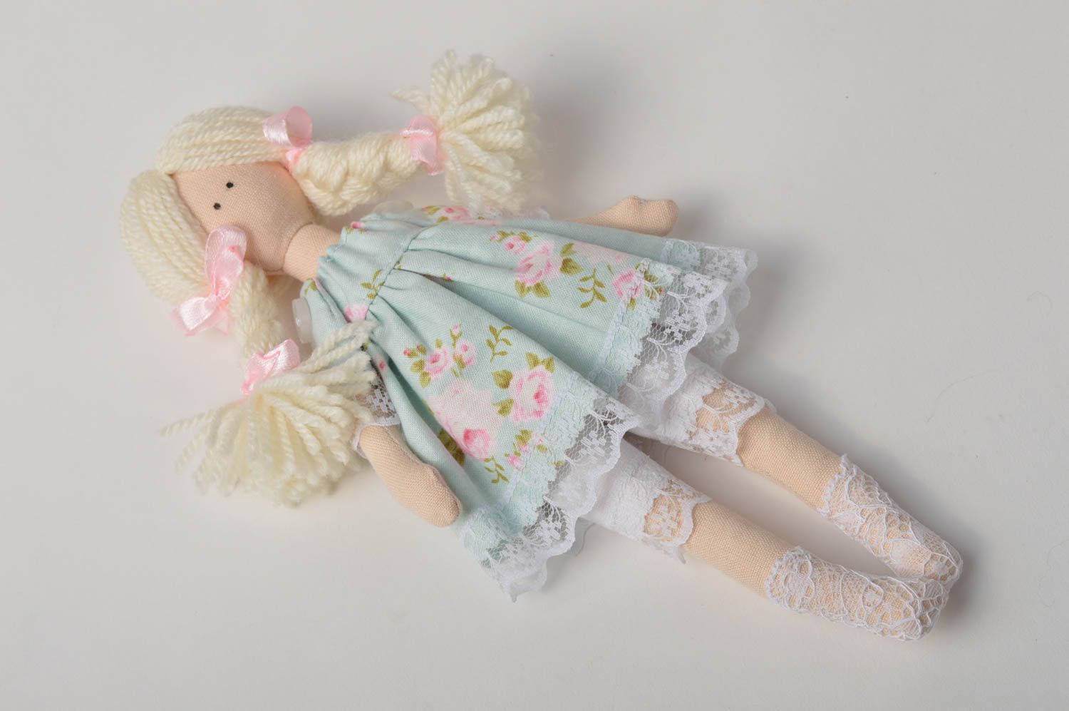 Juguete artesanal de tela natural muñeca de peluche regalo original para chica foto 2