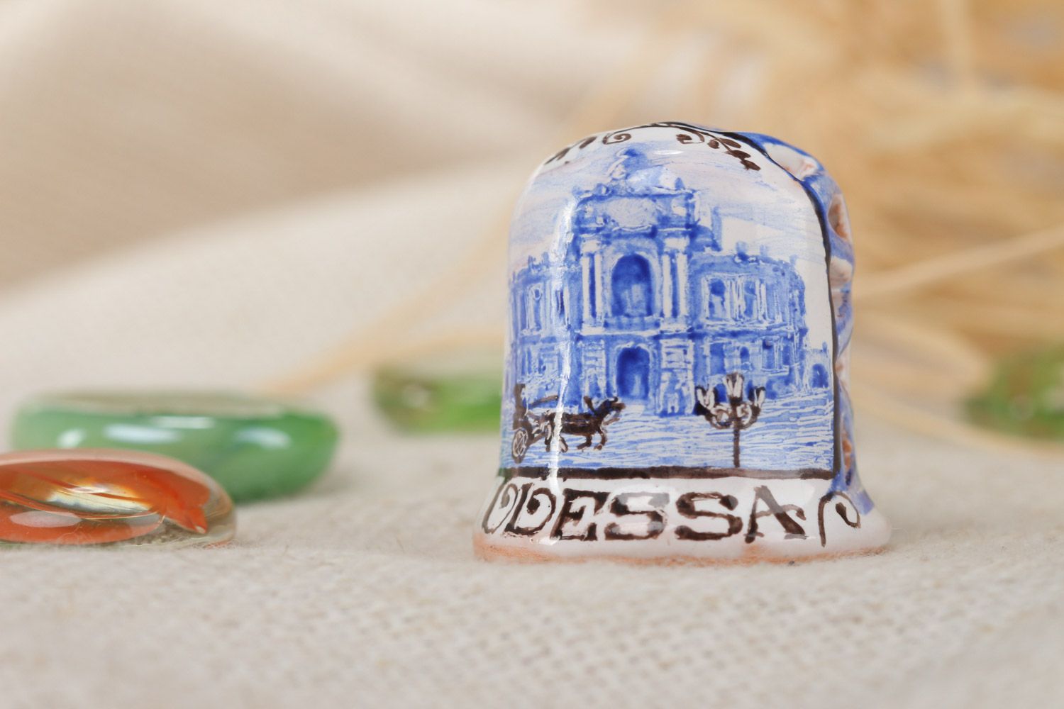 Dekorativer emaillierter bemalter handgemachter Fingerhut aus Ton Odessa für Souvenir foto 1