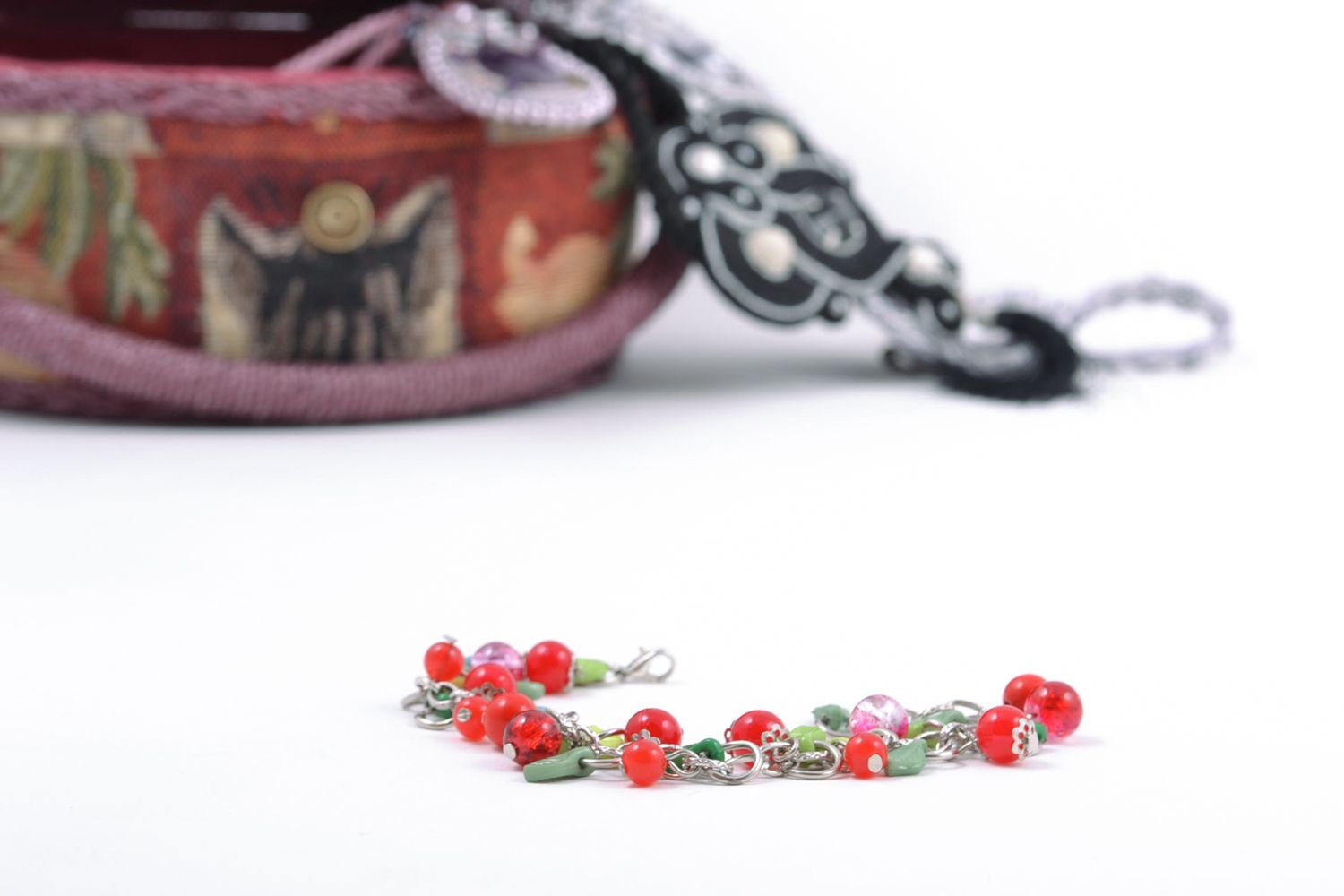 Bracelet en perles de fantaisie à base métallique étroit fait main pour femme photo 1