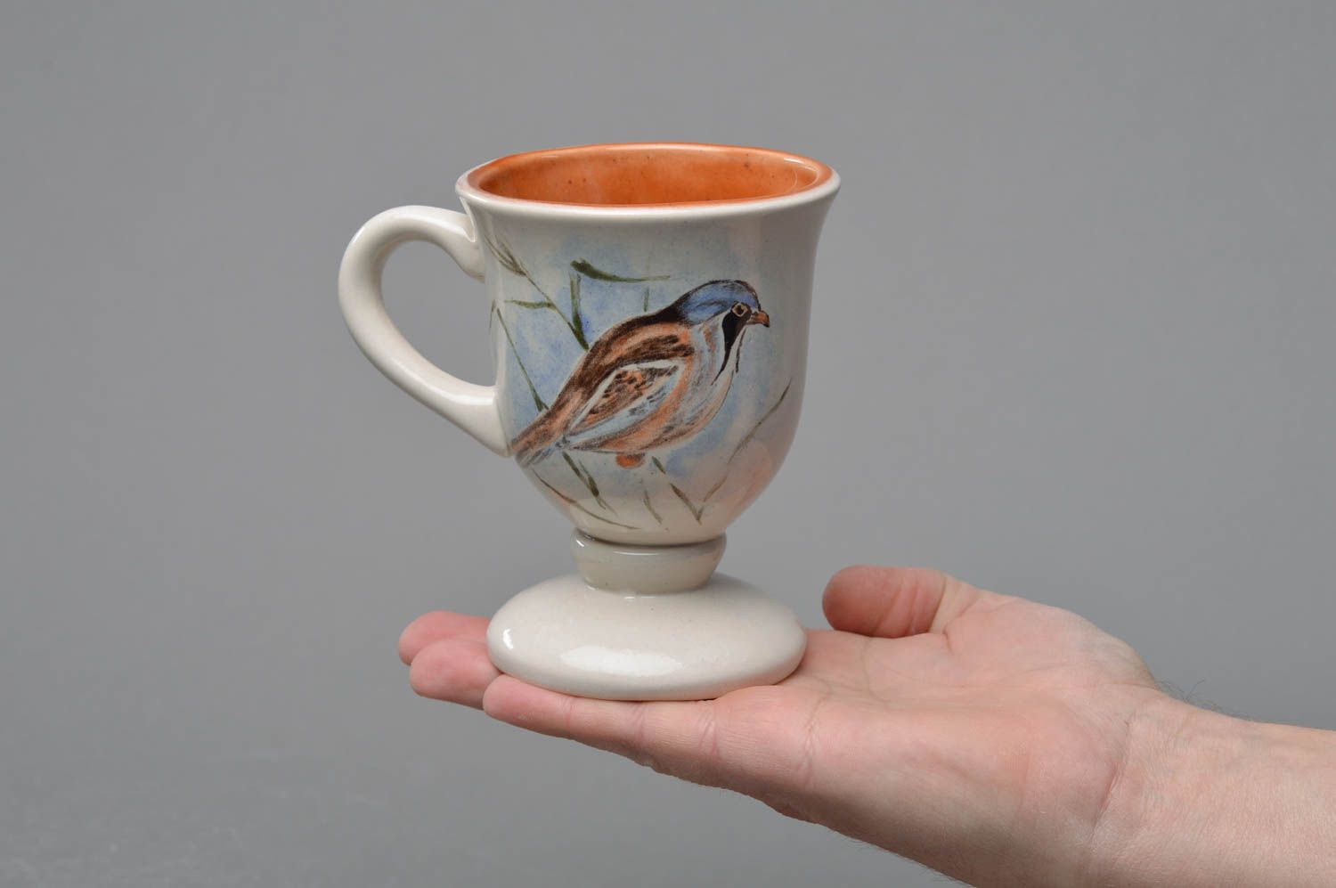 Tasse originale blanche à café faite main en porcelaine peinte de glaçure photo 4