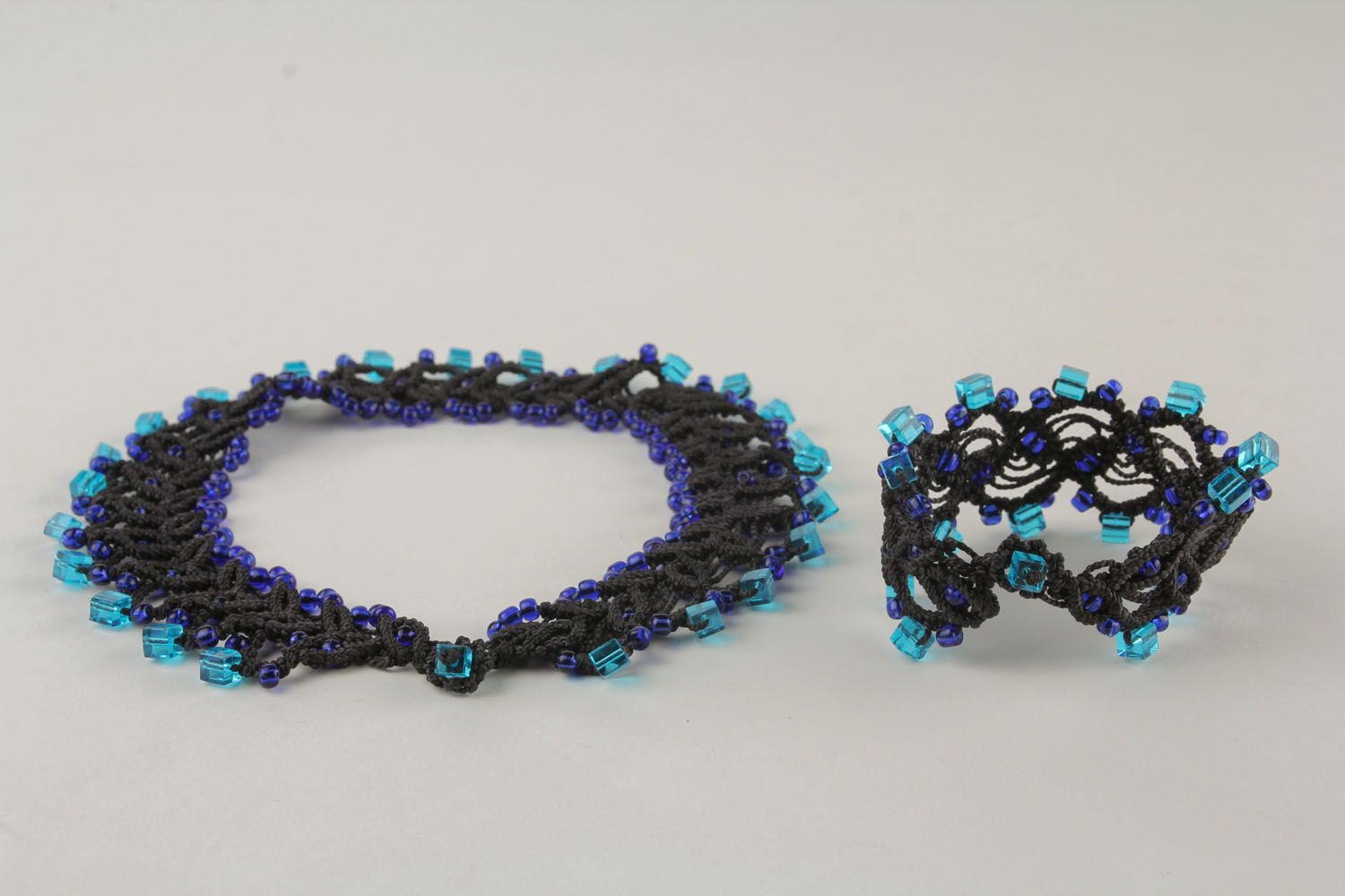 Collier et bracelet en perles de rocailles technique mécramé photo 4