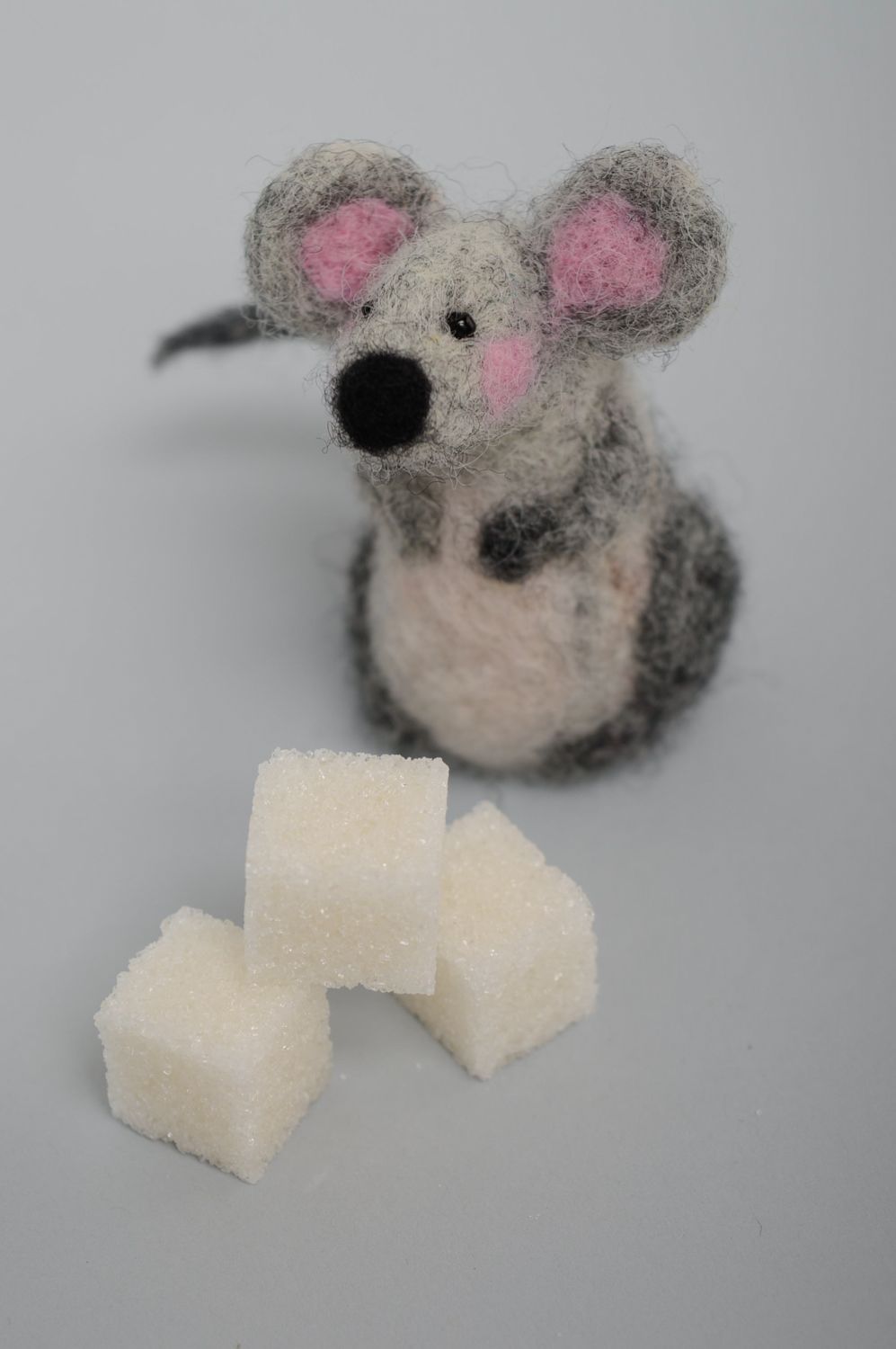 Juguete de lana en la técnica de fieltro, ratoncito gris foto 2