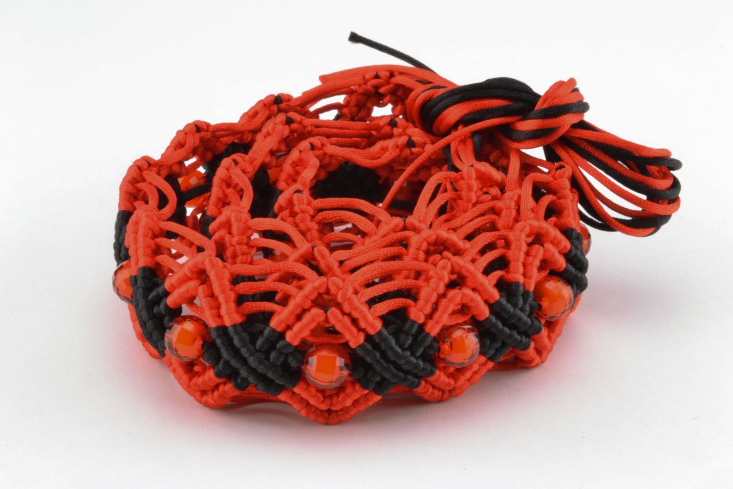 Red and black macrame technique photo 4