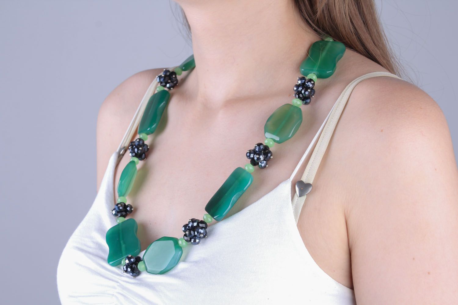Green necklace with natural stones photo 4