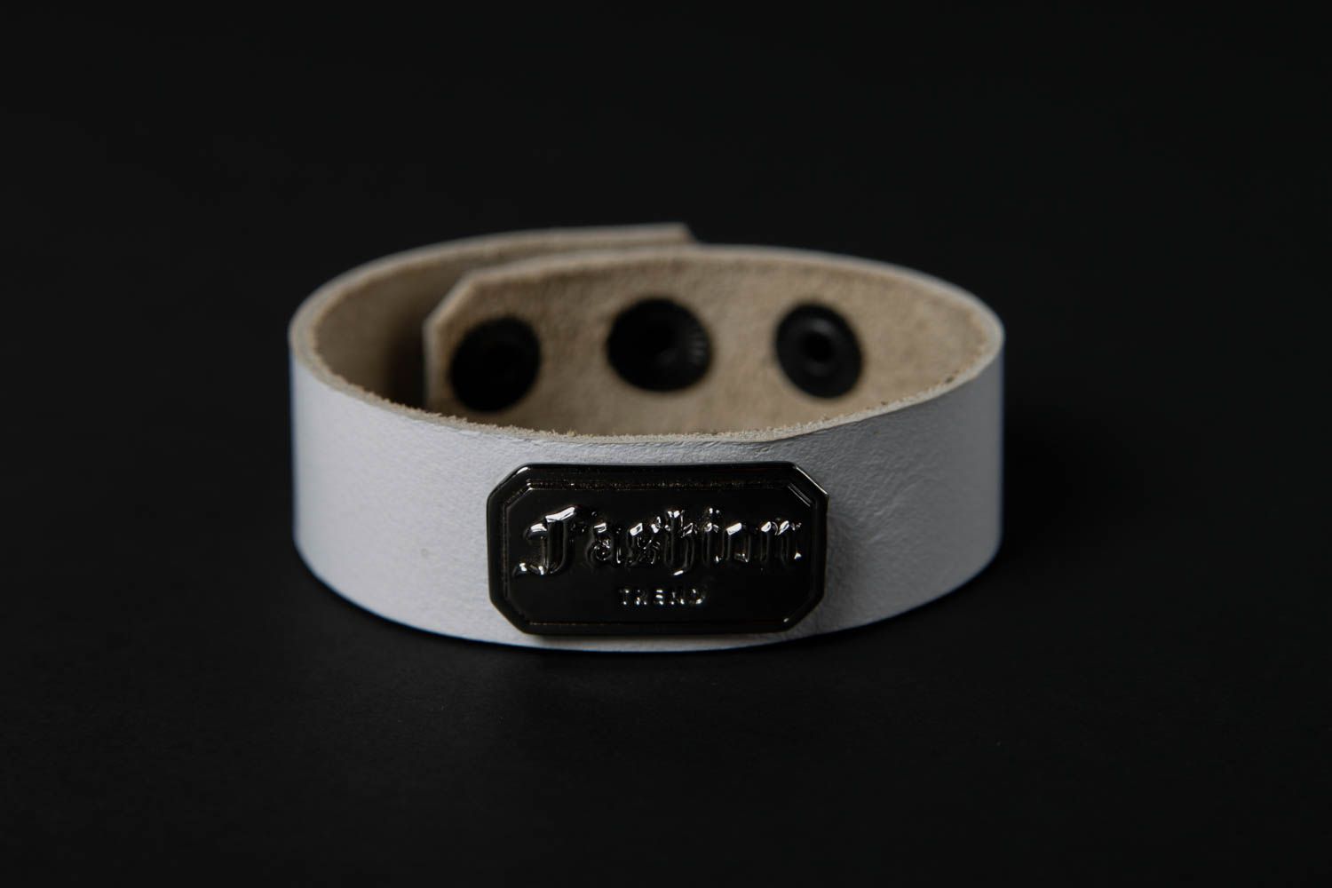Bracelet cuir fait main Bracelet design blanc rivets Accessoire en cuir photo 3