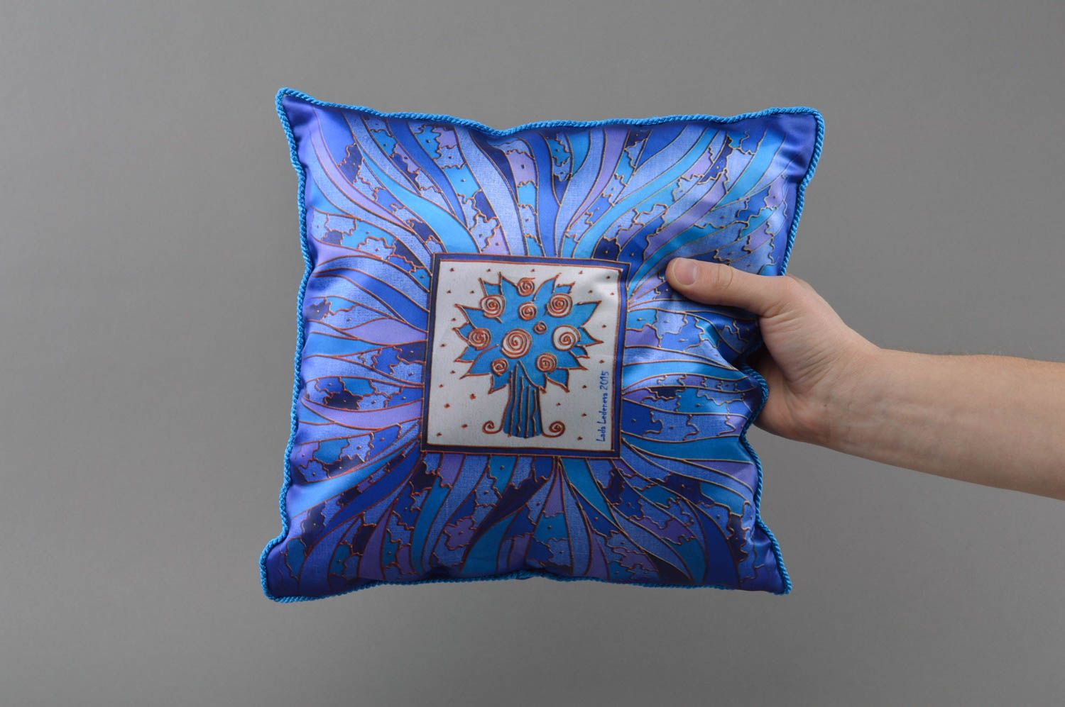 Подушка из атласа и шелка с рисунком интерьерная ручной работы Синее дерево фото 4