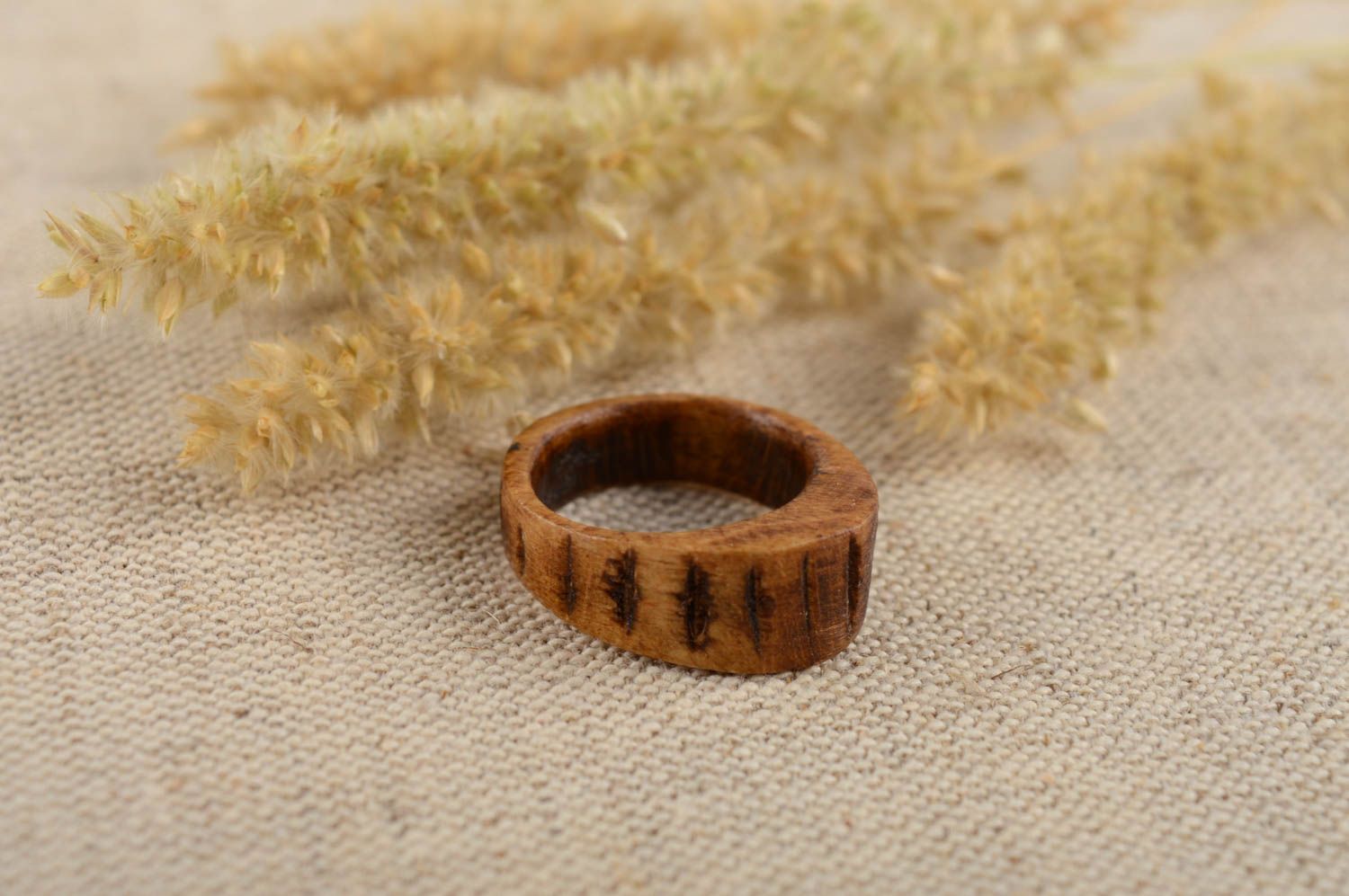 Изделие из дерева ручной работы дизайнерское украшение кольцо из дерева фото 1