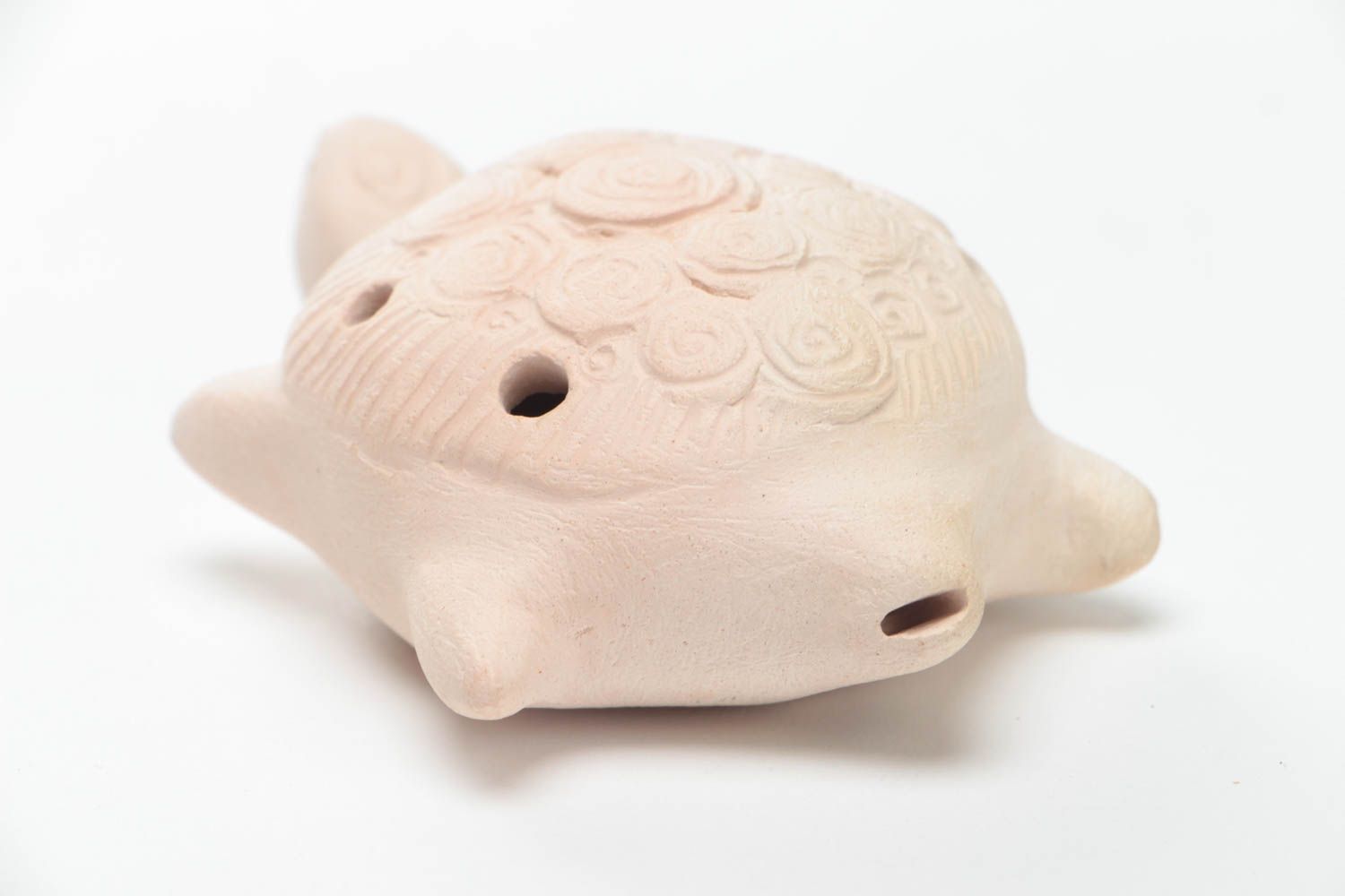 Silbato de arcilla artesanal pequeño claro con forma de tortuga foto 4
