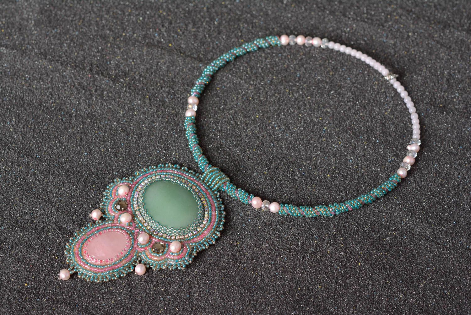 Collier perles de rocaille Bijou fait main quartz néphrite Accessoire femme photo 1