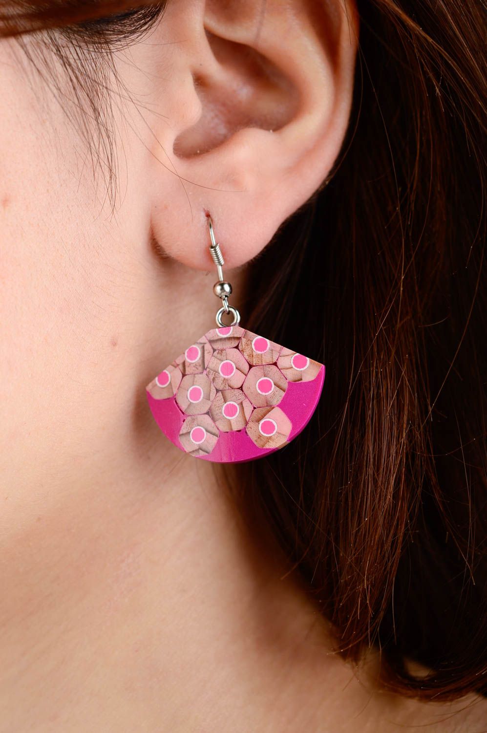 Boucles d'oreilles roses Bijou fait main fantaisie design stylé Accessoire femme photo 2